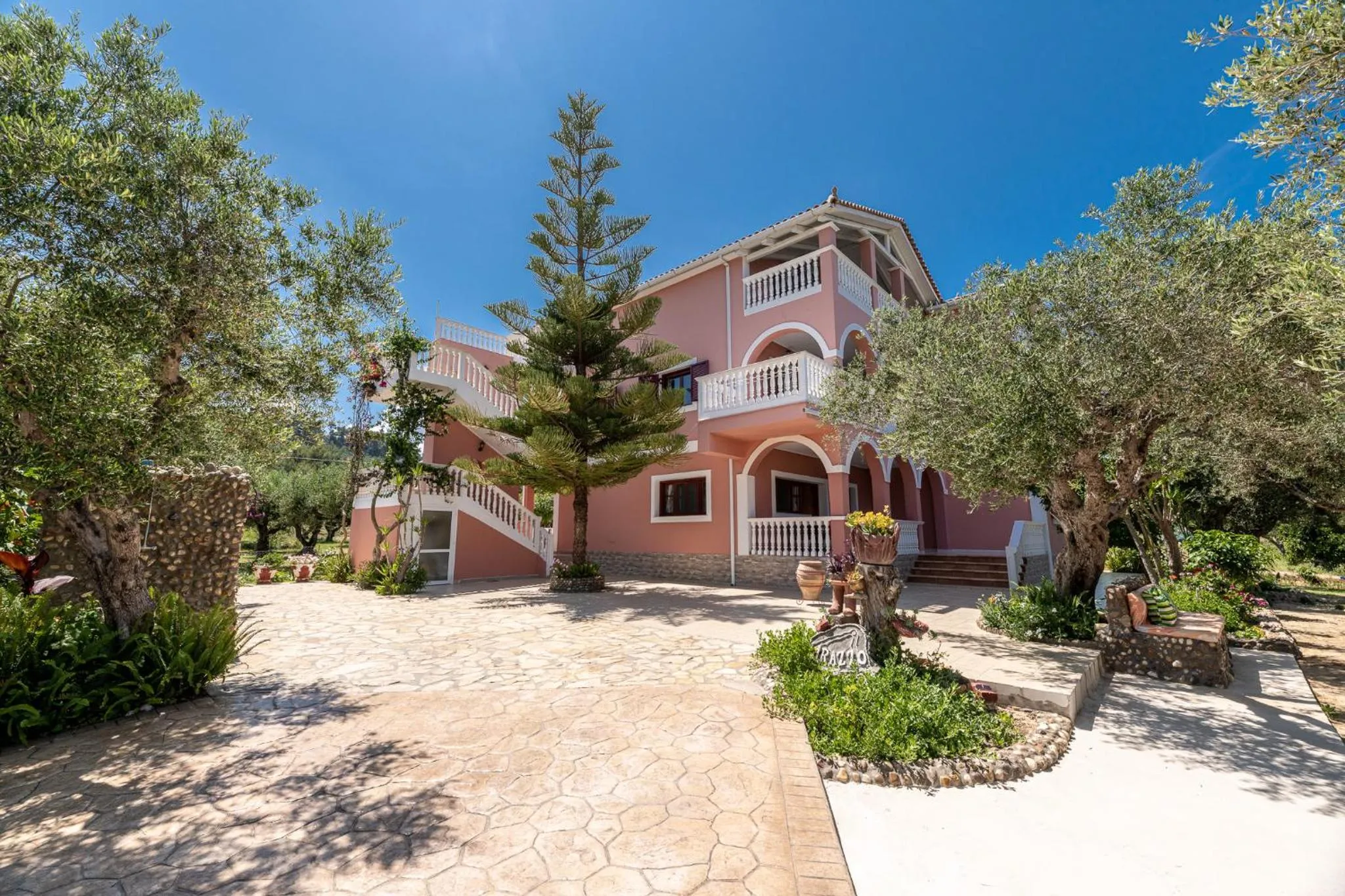 Arazzo Apartments