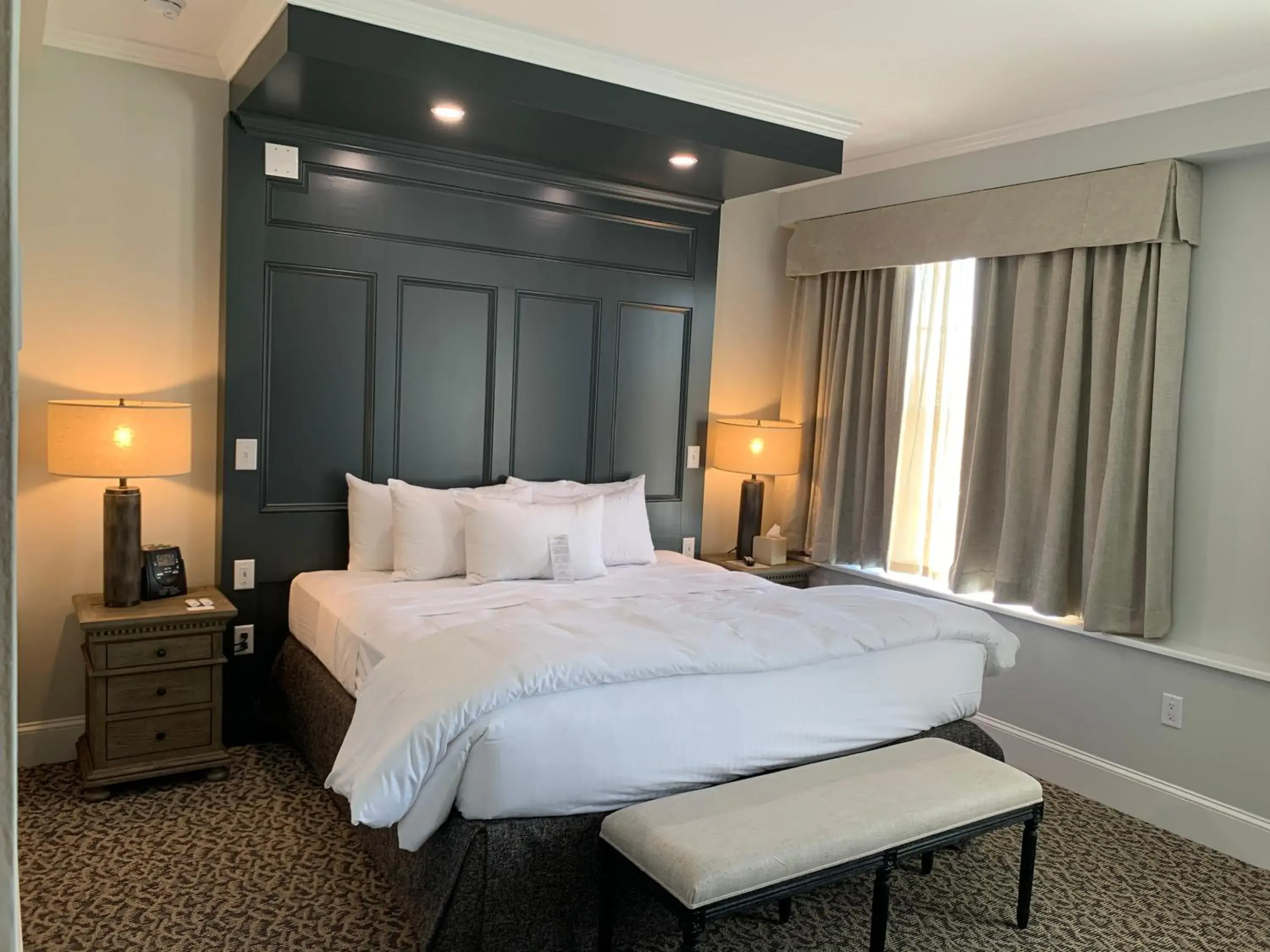 Bedroom, Bed in The Tidewater Inn Bedroom, Bed in The Tidewater Inn