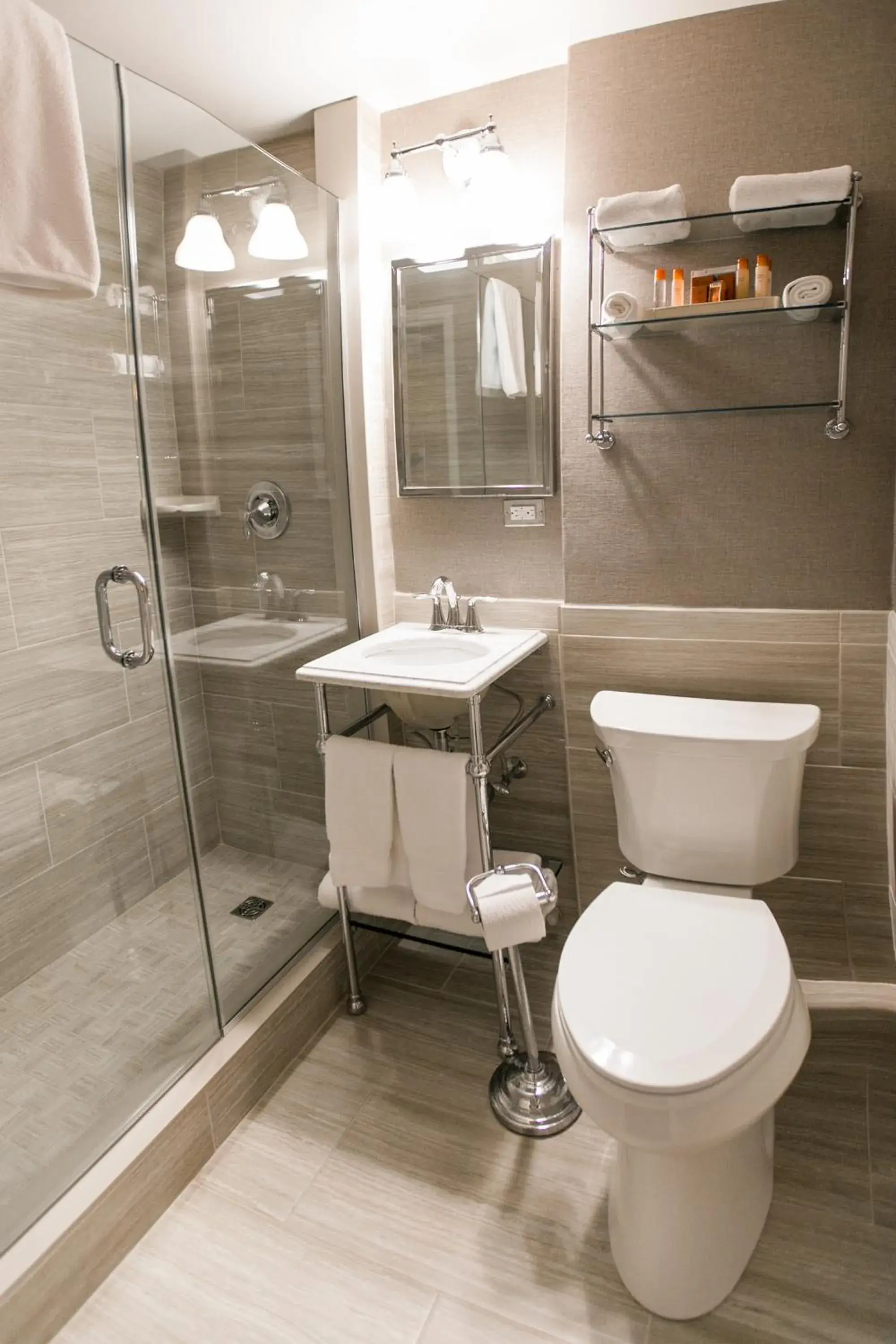 Queen Room in The Tidewater Inn Queen Room in The Tidewater Inn