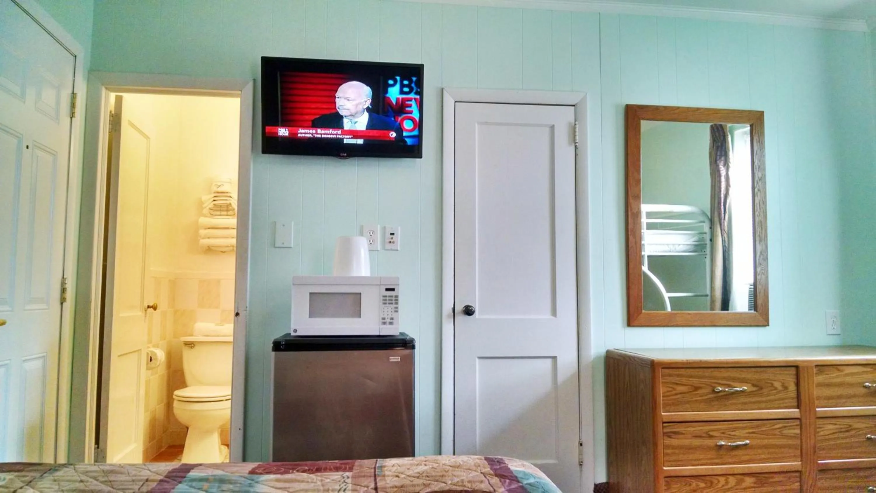 TV and multimedia, Bed in Key West Hotel