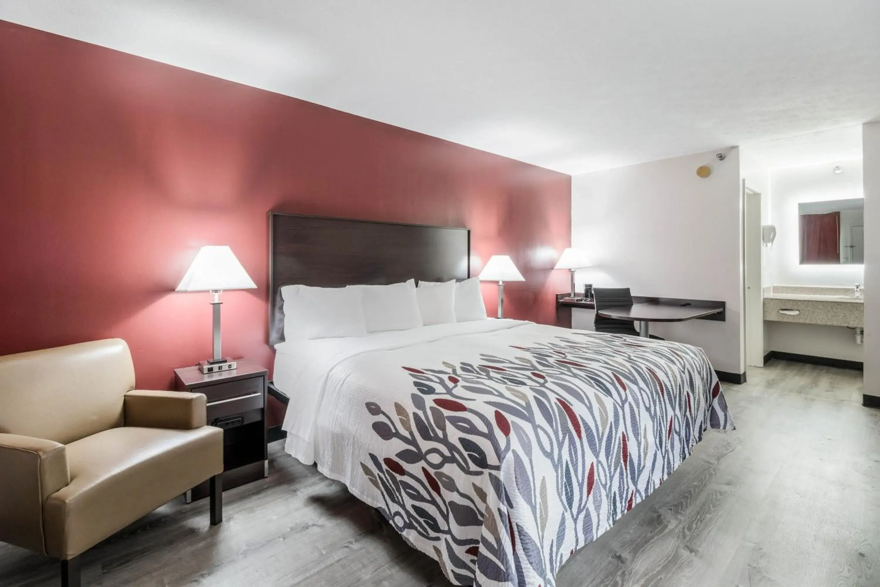 Photo of the whole room, Bed in Red Roof Inn Cadiz Photo of the whole room, Bed in Red Roof Inn Cadiz