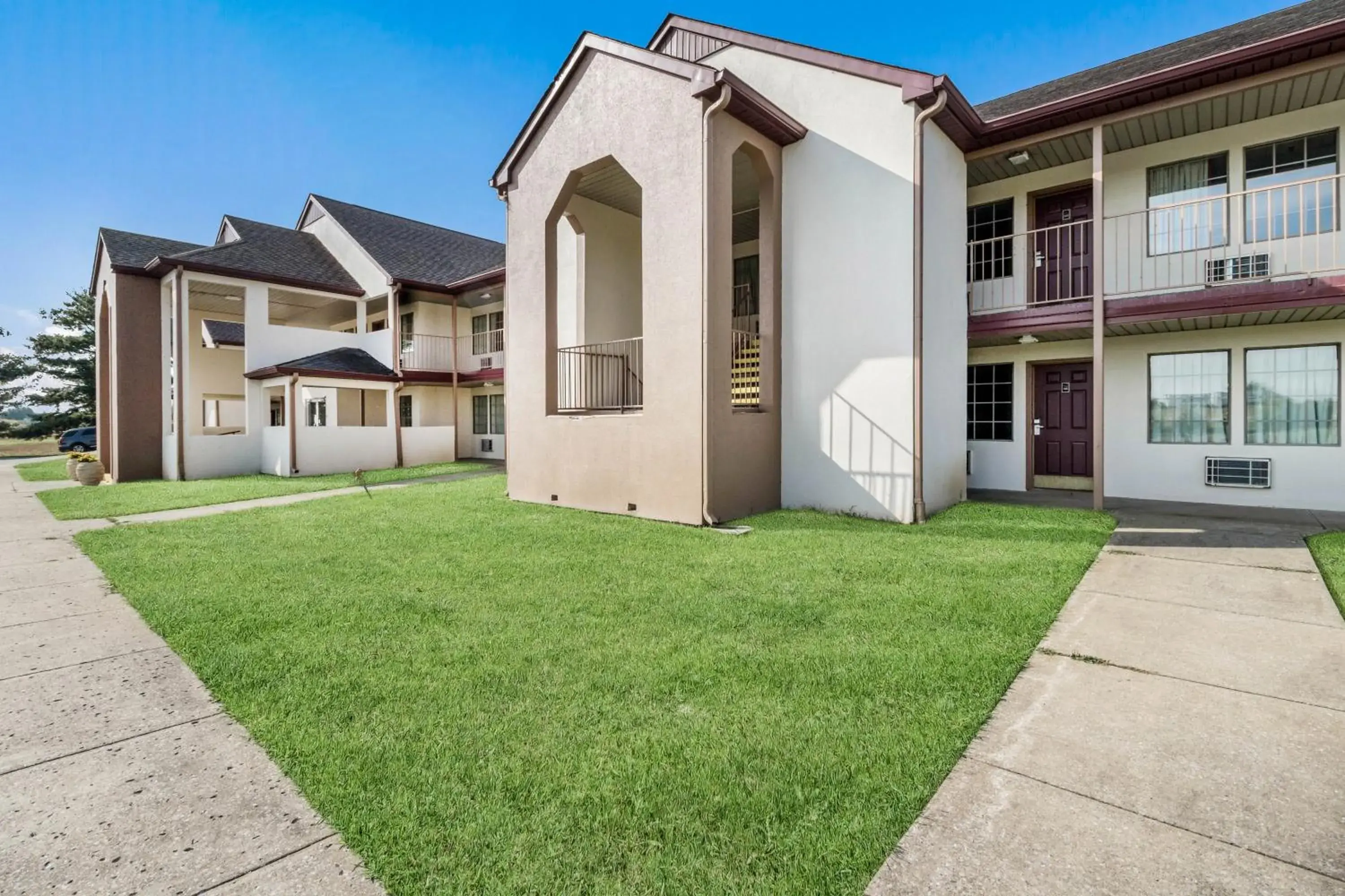 Property building in Red Roof Inn Cadiz Property building in Red Roof Inn Cadiz