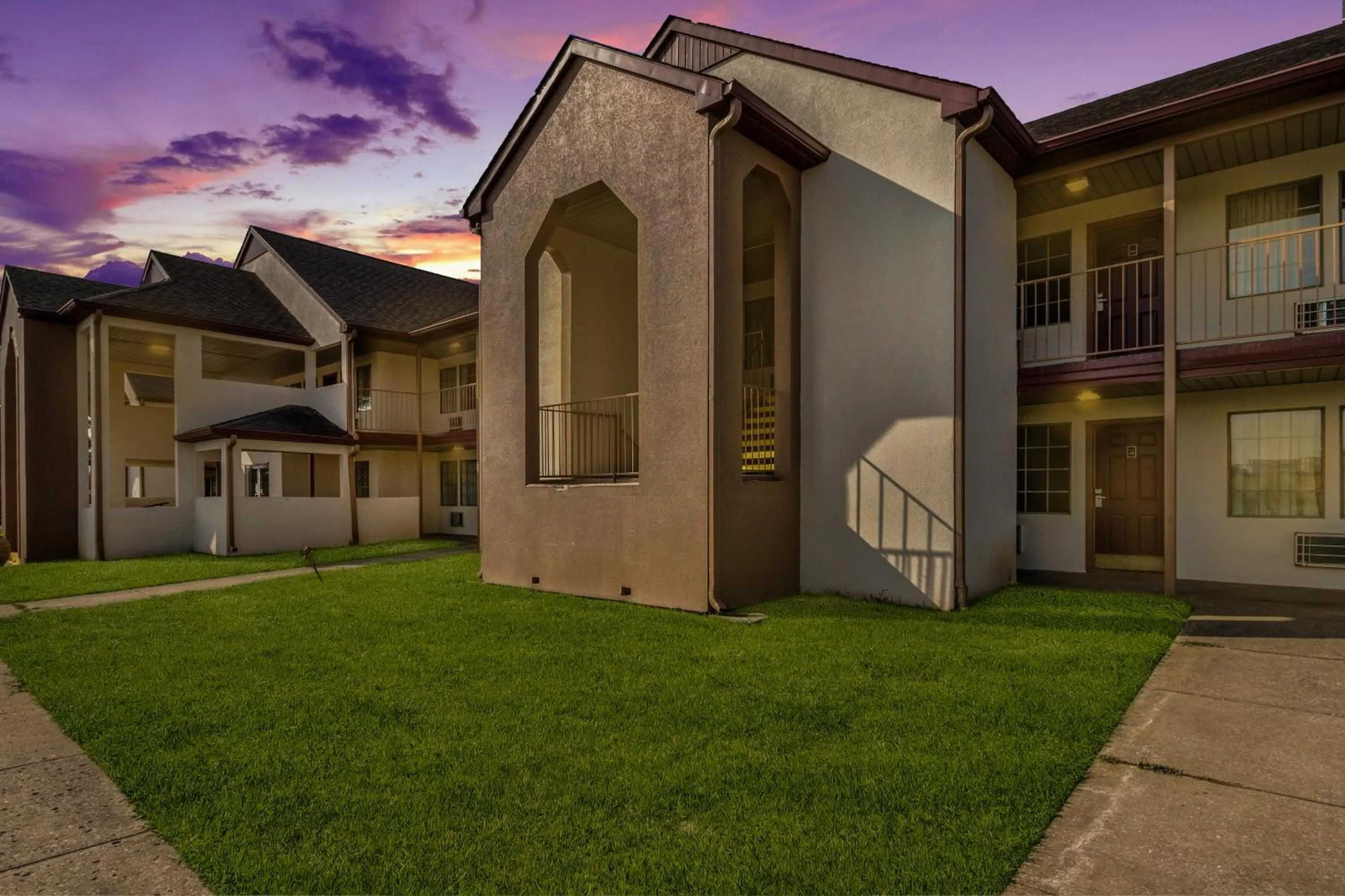 Property building in Red Roof Inn Cadiz