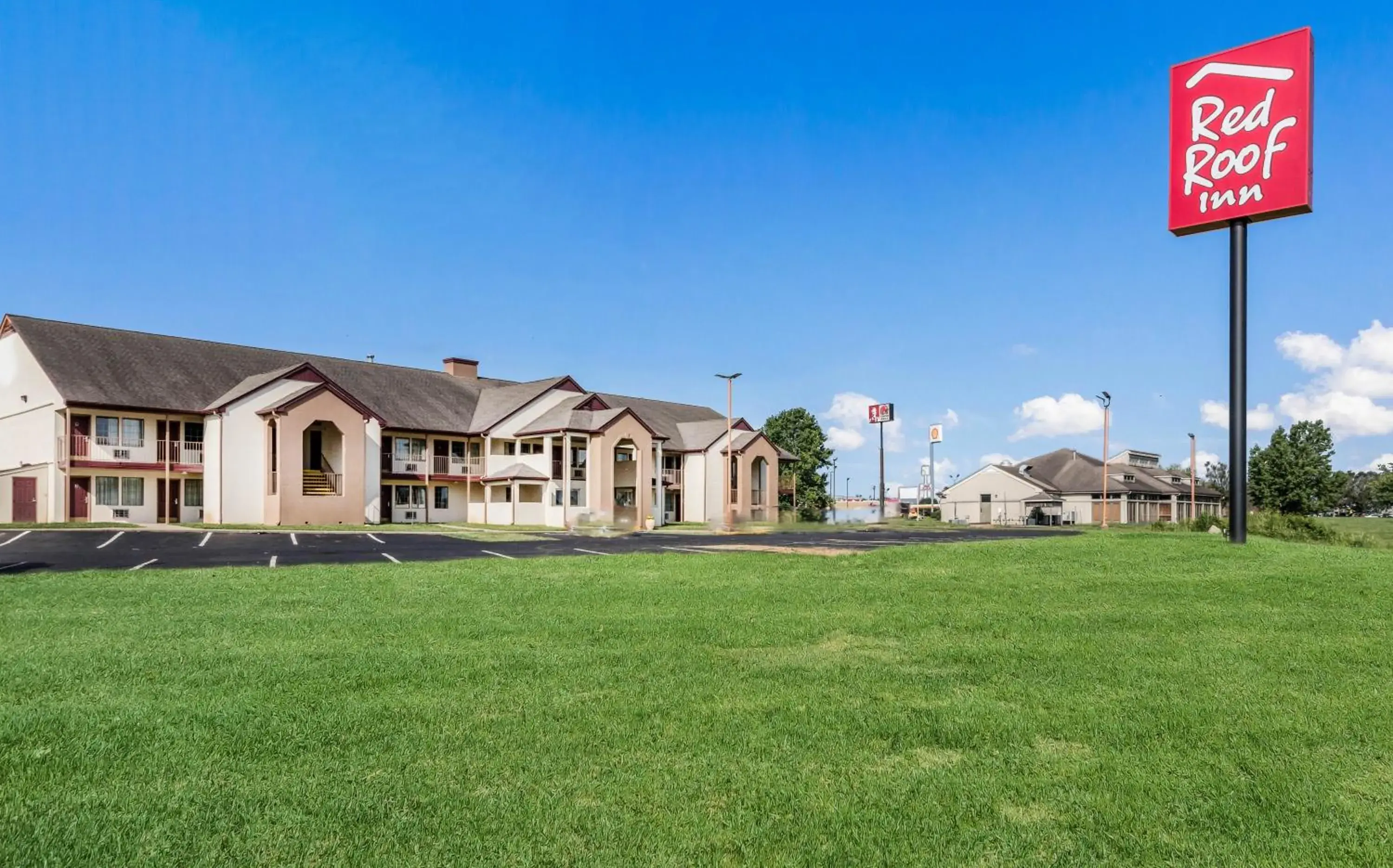Property building in Red Roof Inn Cadiz Property building in Red Roof Inn Cadiz