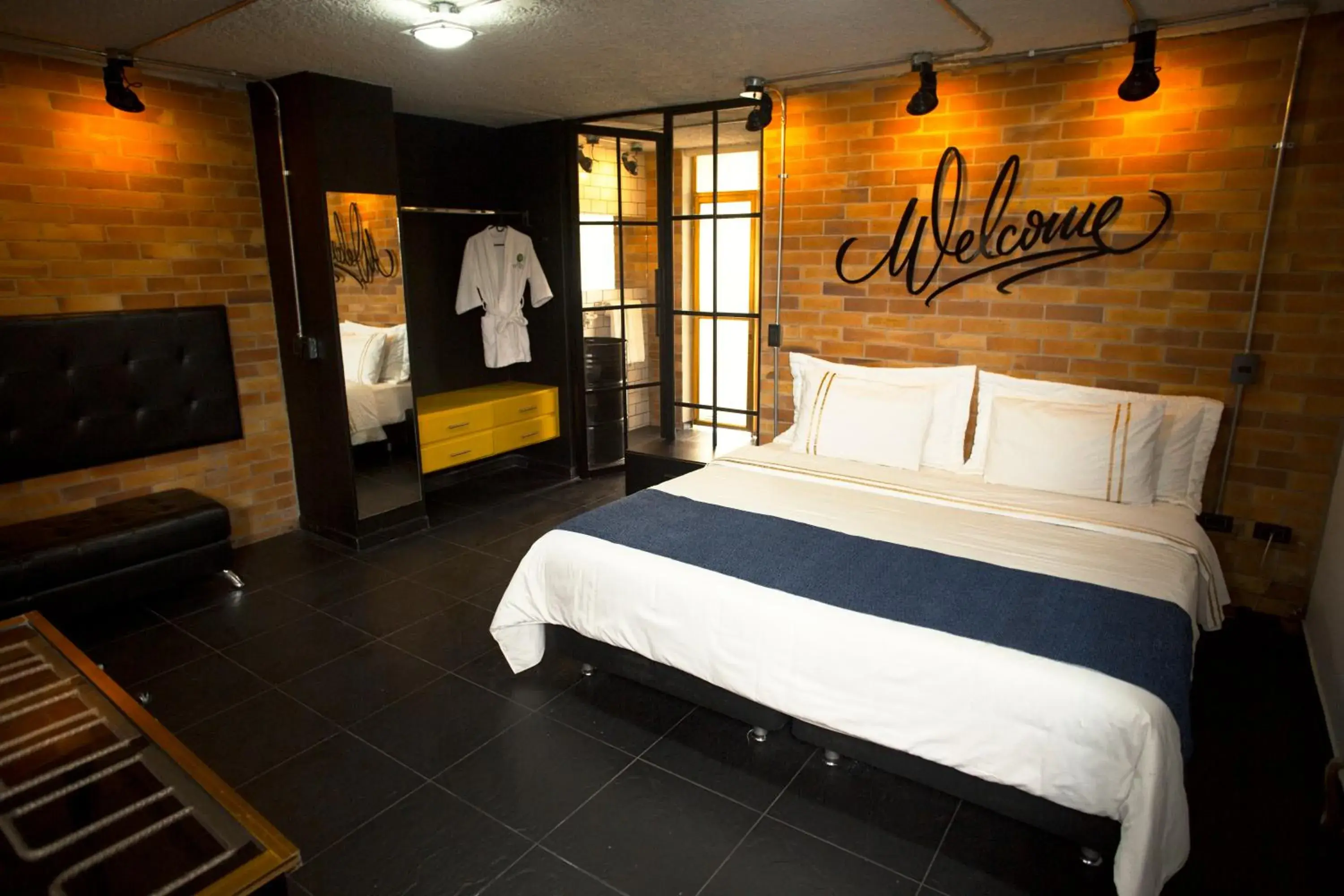 Restaurant/places to eat, Bed in Hotel D' Leon Restaurant/places to eat, Bed in Hotel D' Leon