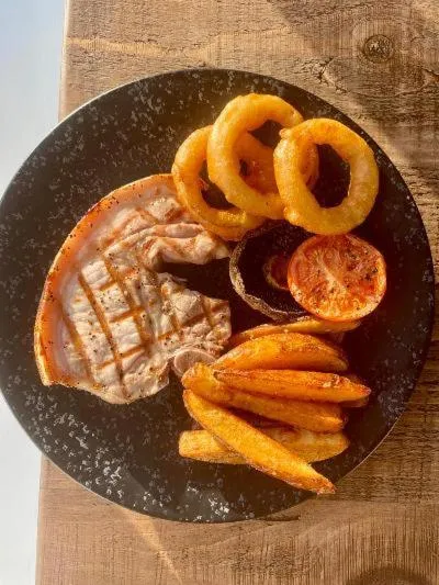 Food and drinks in Woodcote Hotel