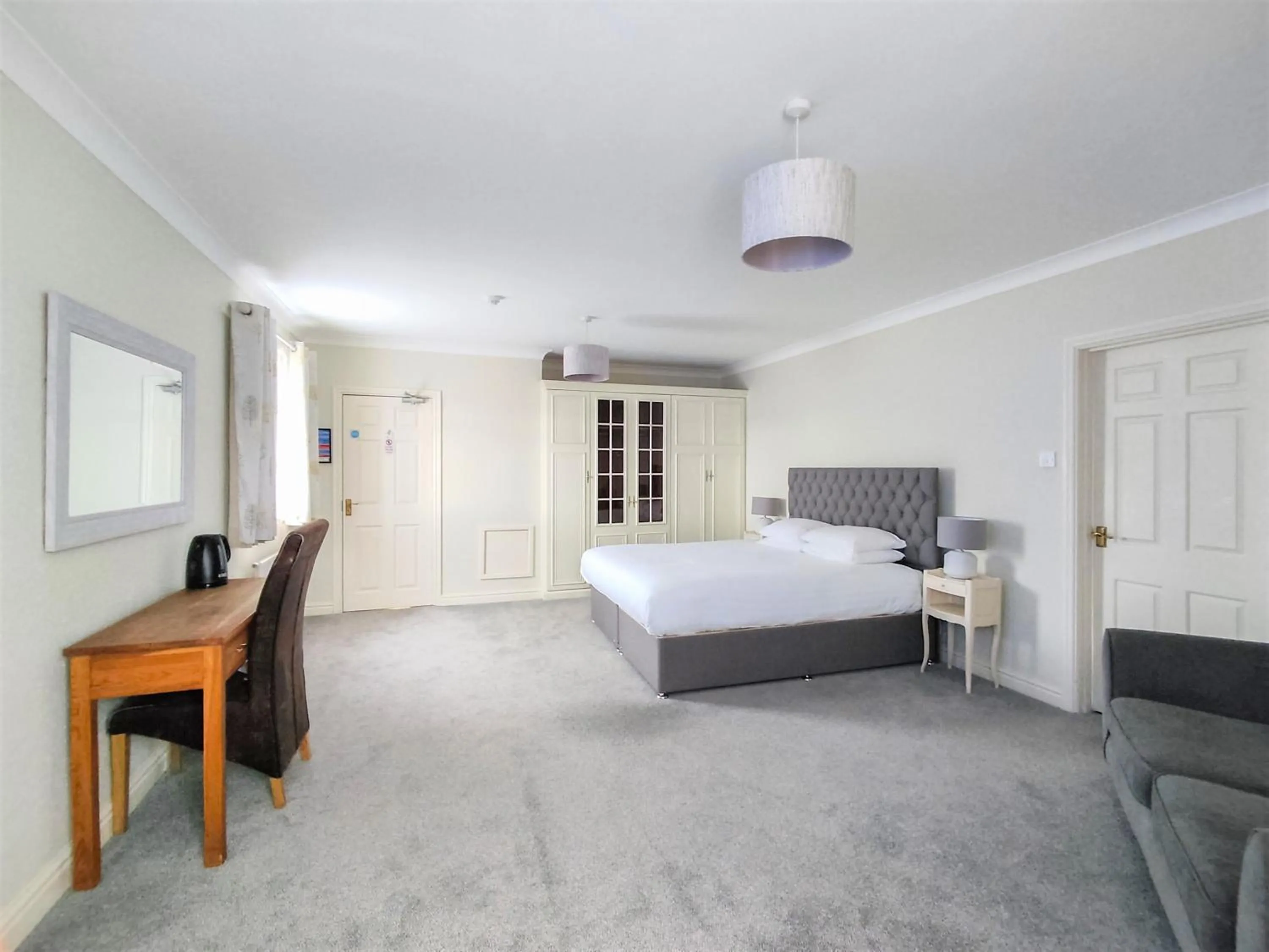 Bed in Woodcote Hotel