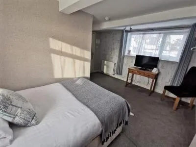 Bed in Woodcote Hotel