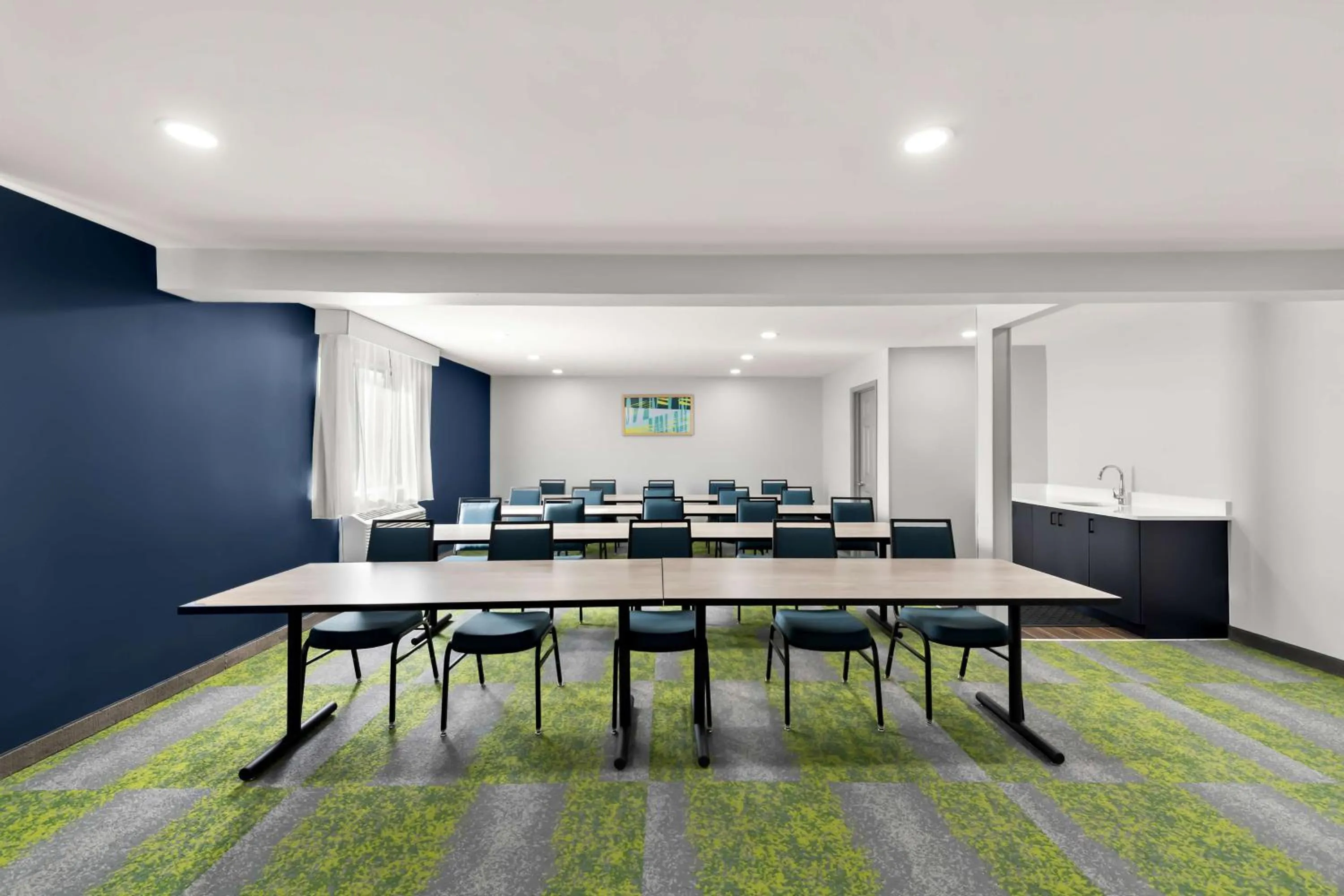 Meeting/conference room in Spark by Hilton Norfolk