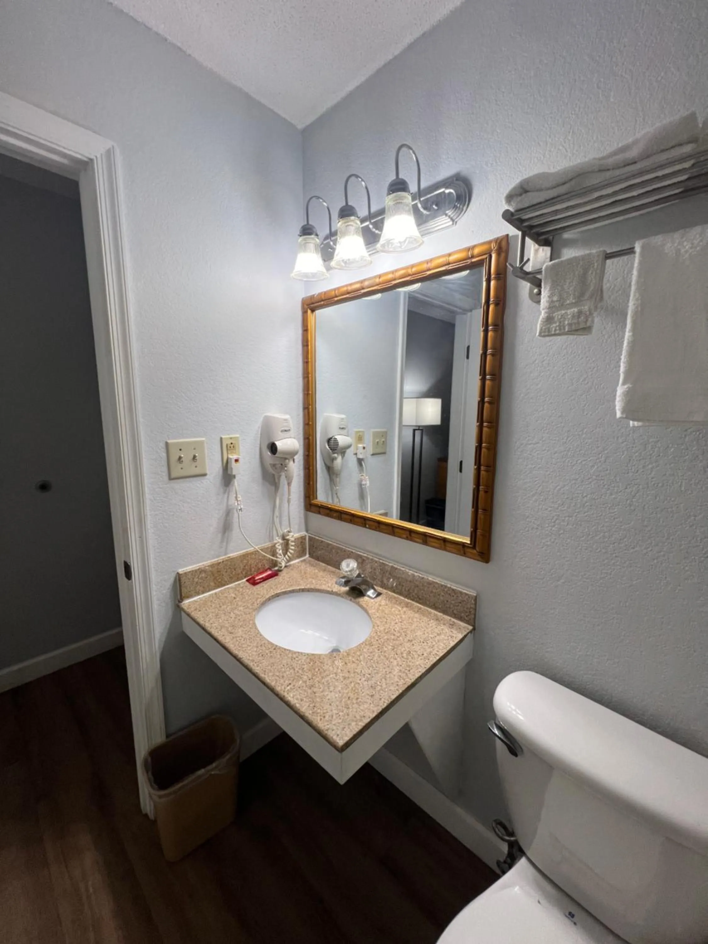 Bathroom in Economy 7 Inn