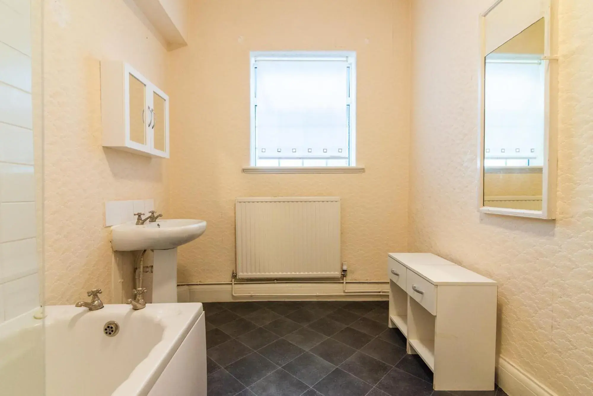 Bathroom in Old Trafford Stadium Hotel