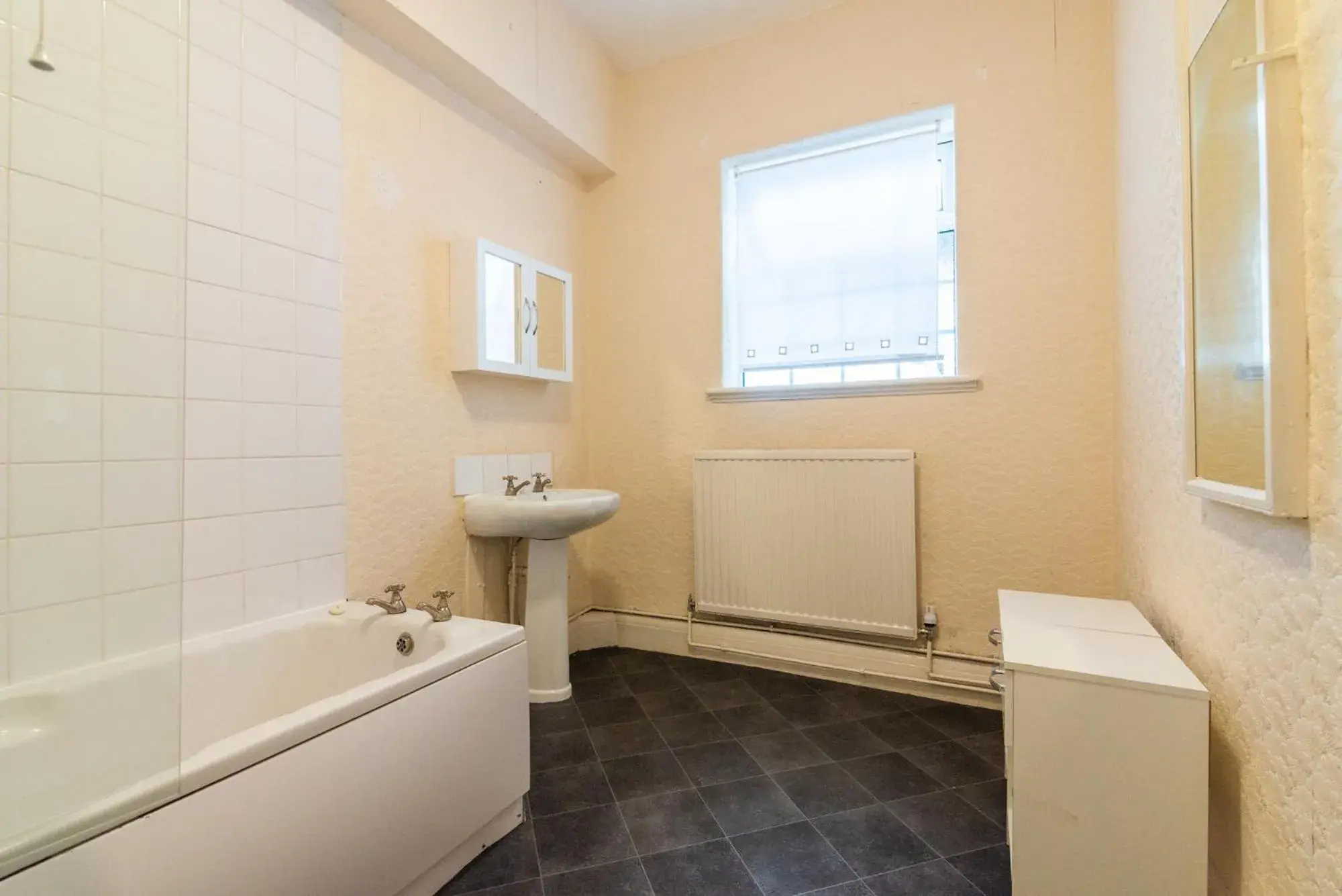 Bathroom in Old Trafford Stadium Hotel