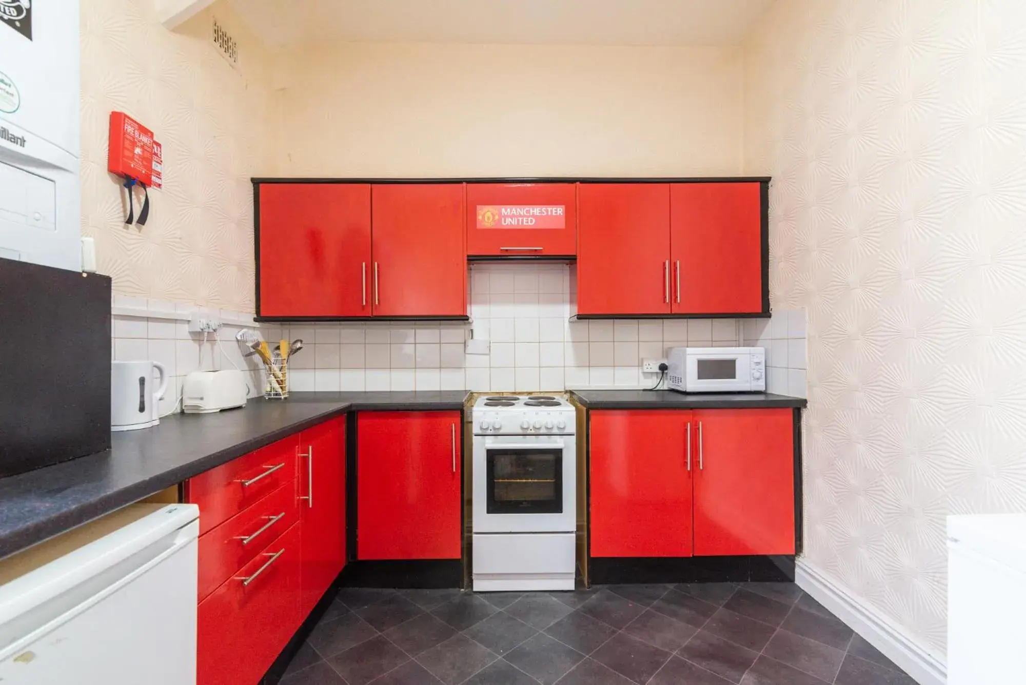 Kitchen/Kitchenette in Old Trafford Stadium Hotel