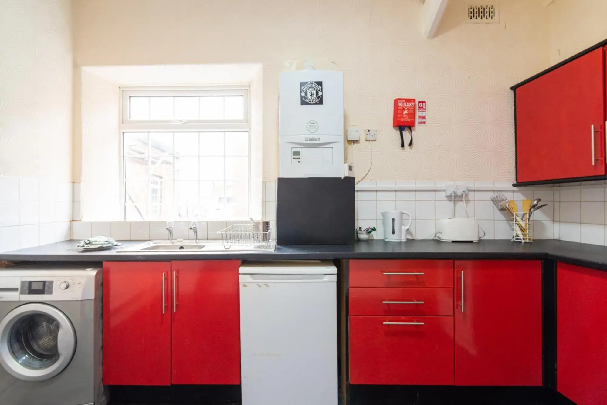 Kitchen/Kitchenette in Old Trafford Stadium Hotel