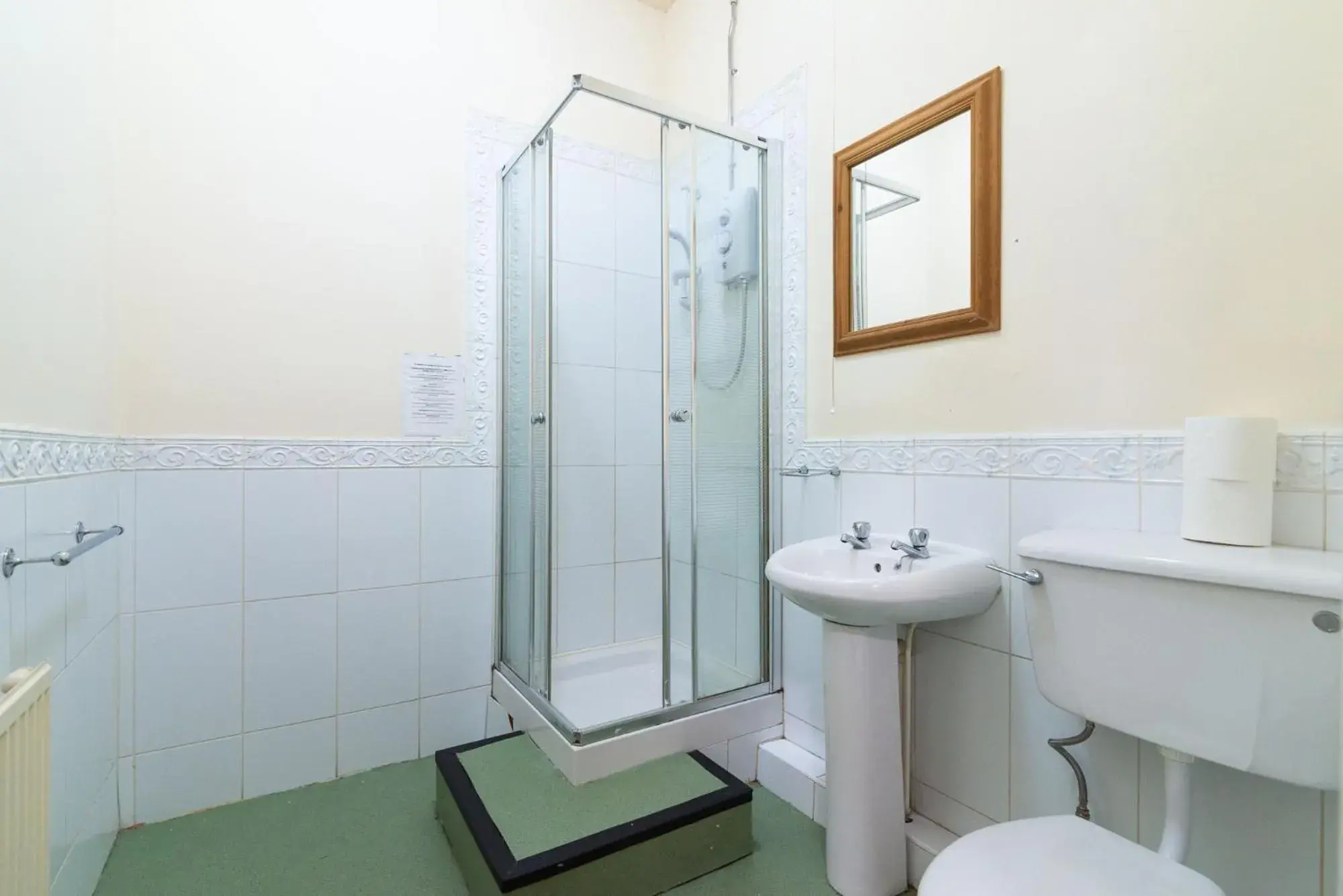 Bathroom in Old Trafford Stadium Hotel