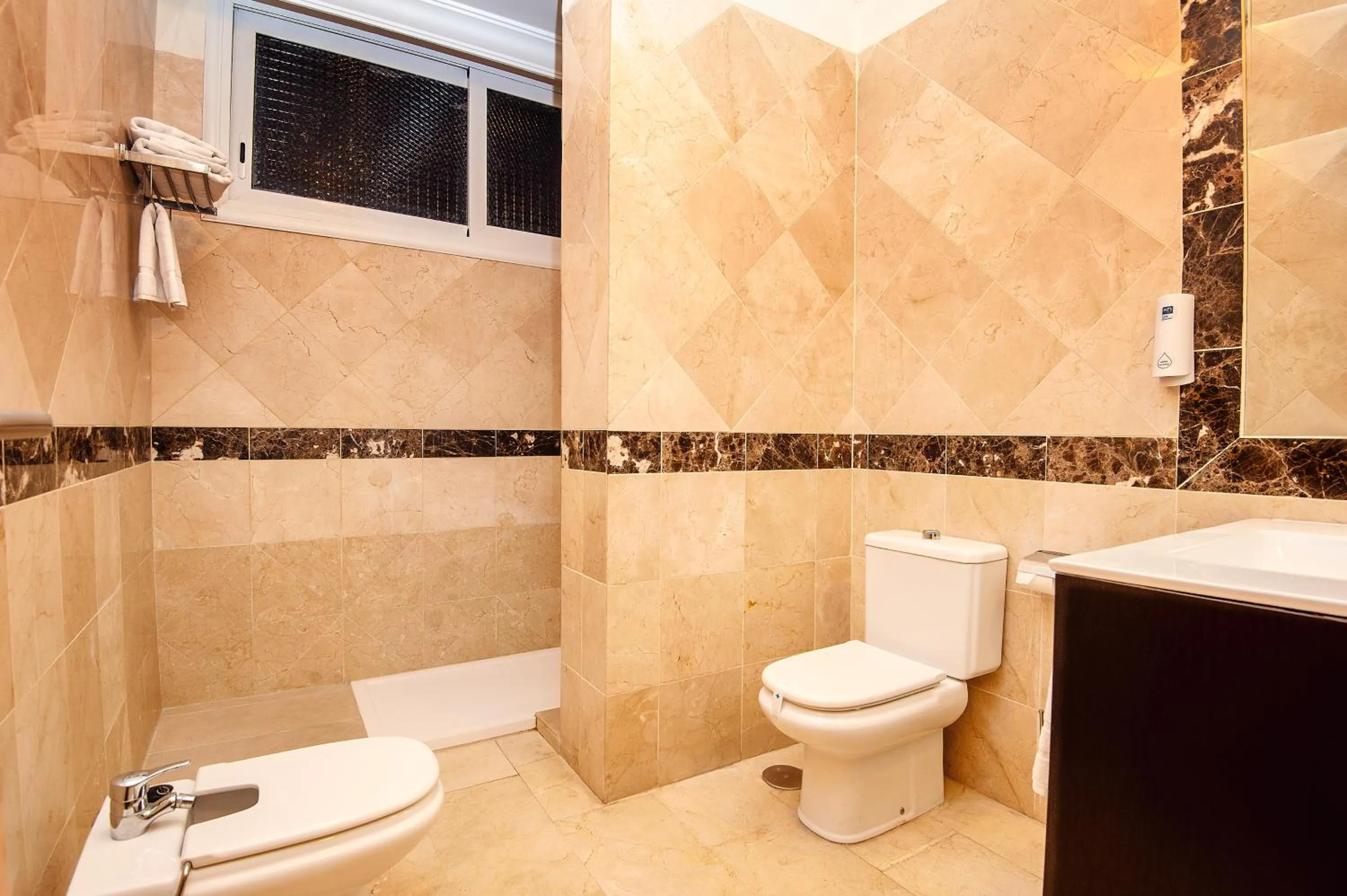 Bathroom in Kn Aparthotel Panorámica