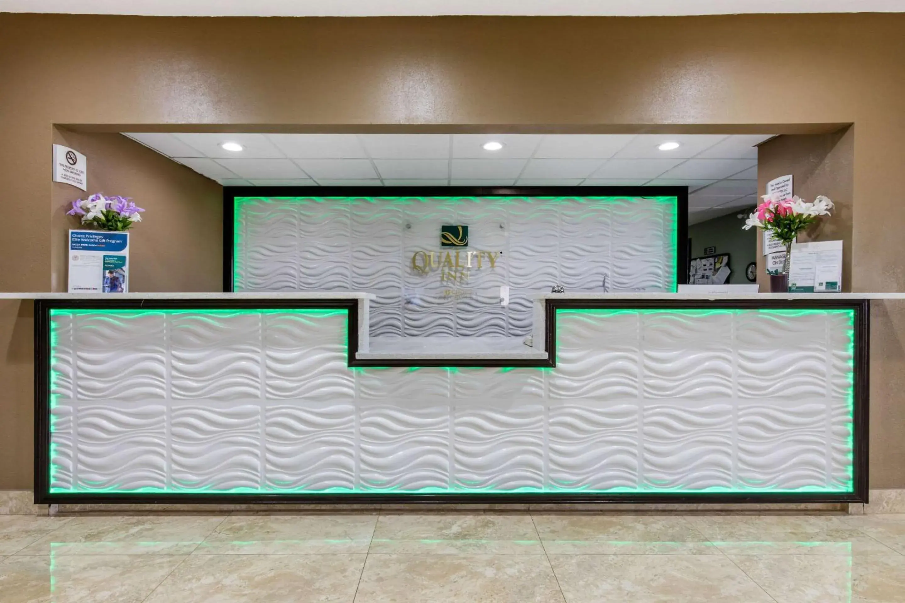 Lobby or reception in Quality Inn Cadiz Lobby or reception in Quality Inn Cadiz