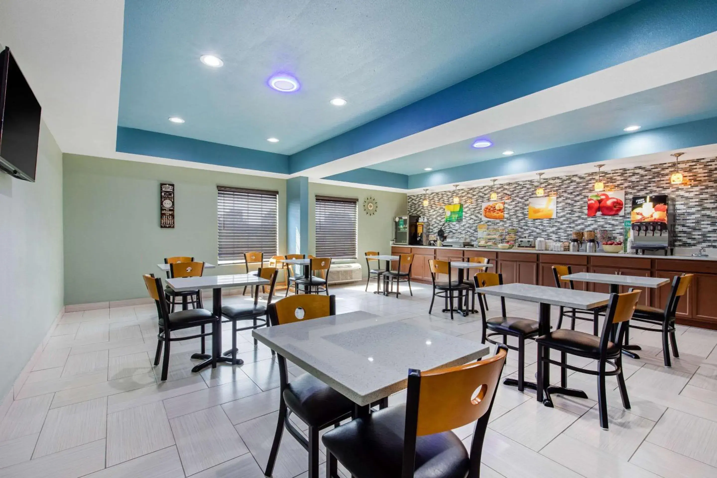 Restaurant/places to eat in Quality Inn Cadiz Restaurant/places to eat in Quality Inn Cadiz