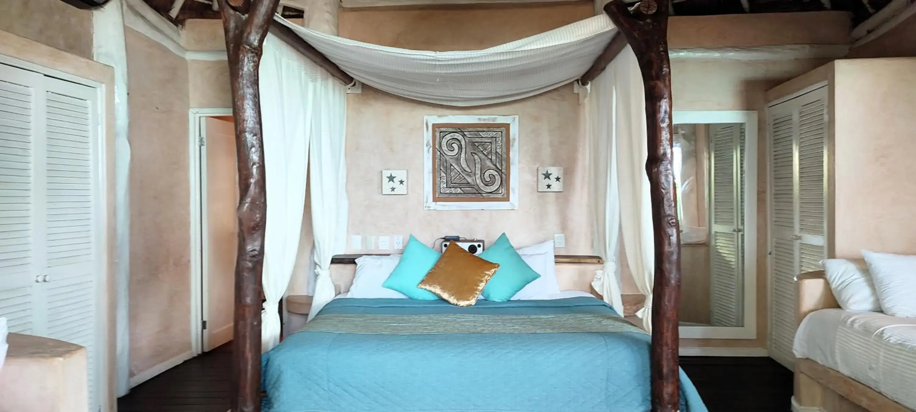 Bed in Villa Las Estrellas Tulum - located at the party zone Bed in Villa Las Estrellas Tulum - located at the party zone