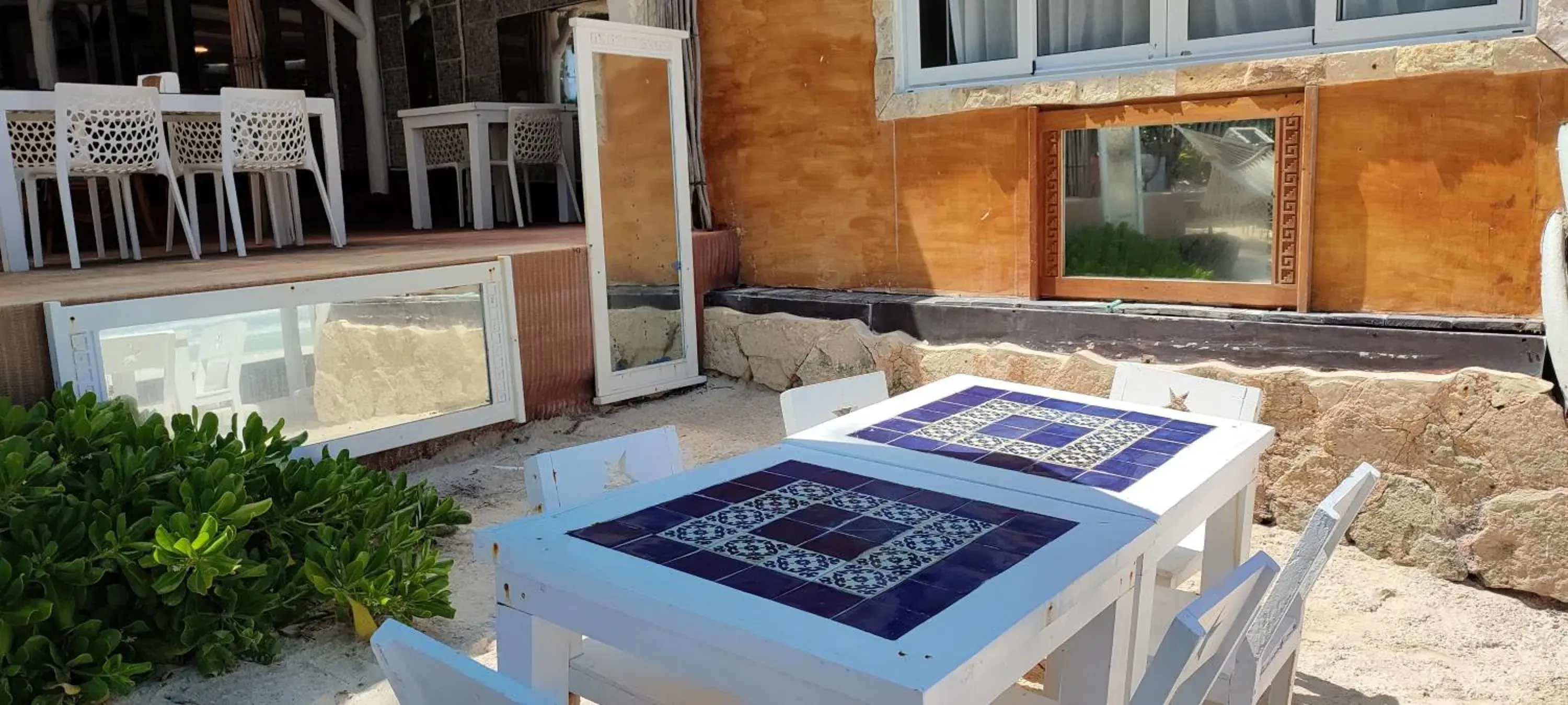 Restaurant/places to eat in Villa Las Estrellas Tulum - located at the party zone Restaurant/places to eat in Villa Las Estrellas Tulum - located at the party zone