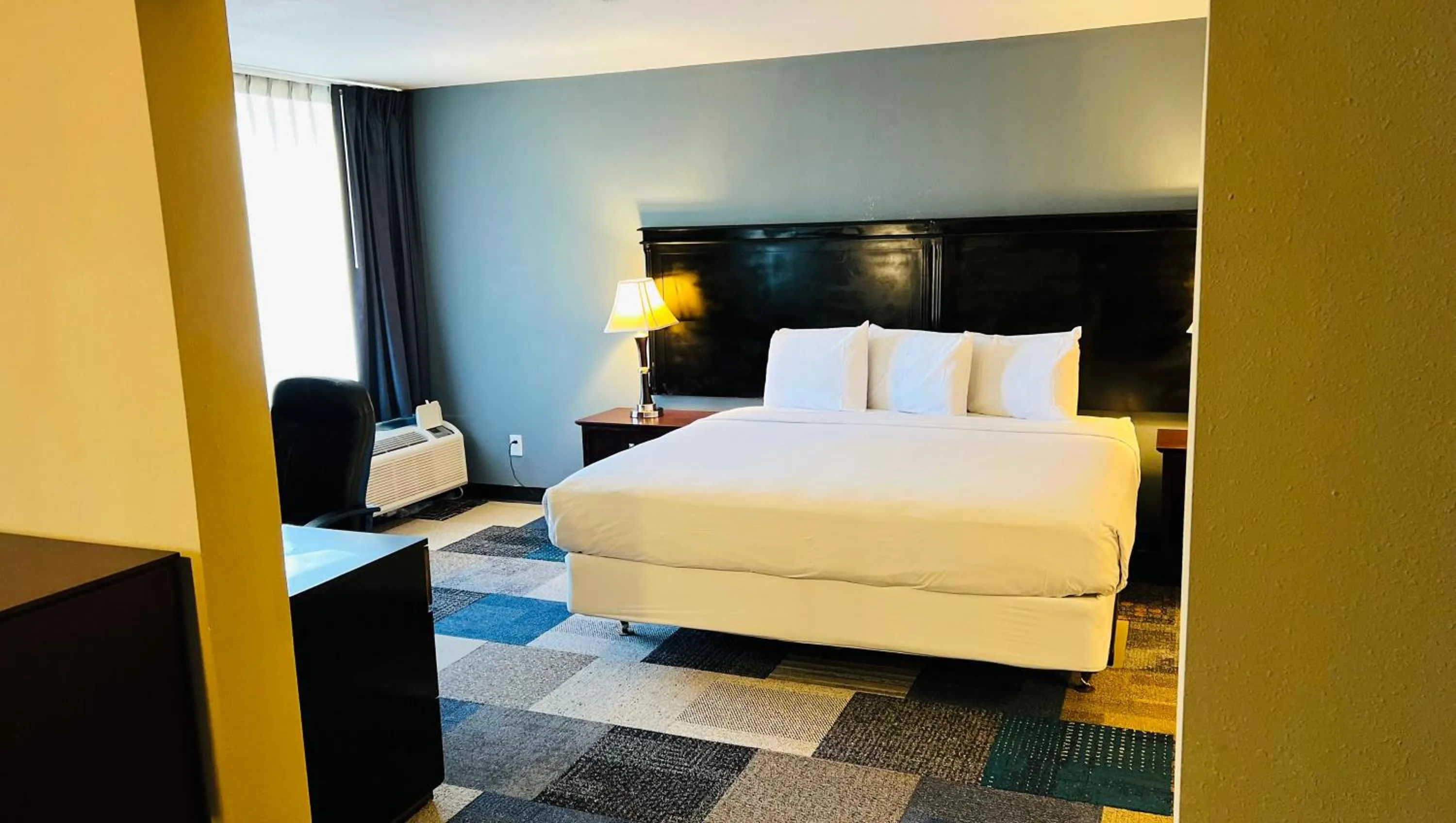 Bedroom, Bed in Magnuson Grand Hotel and Conference Center Tyler