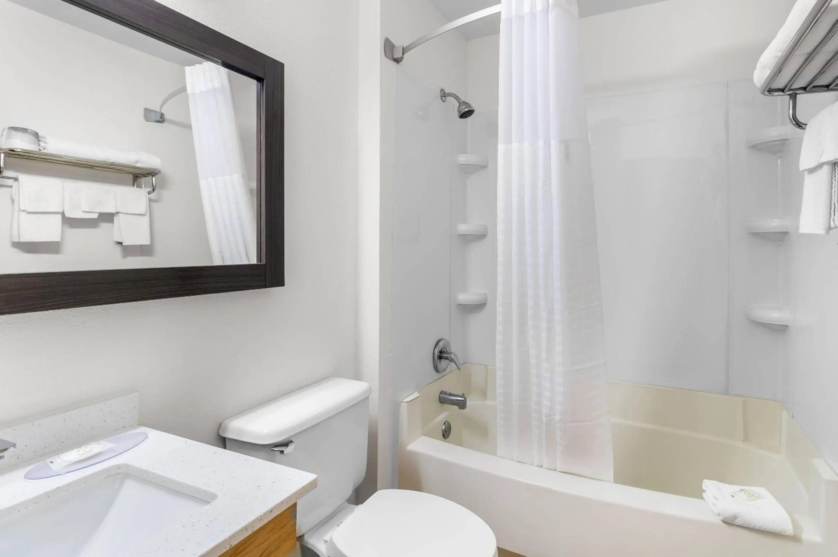 Bedroom in Quality Inn