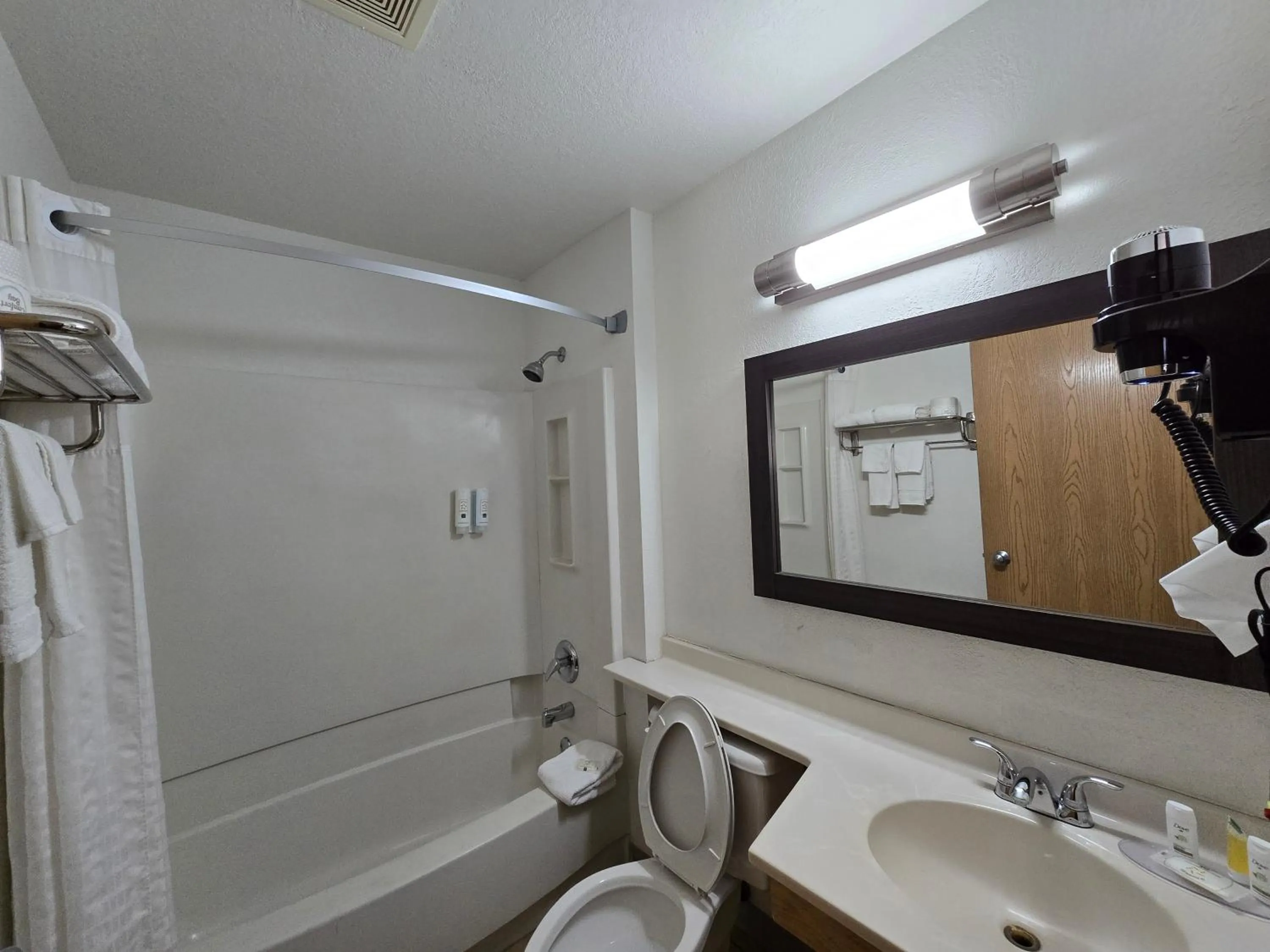 Shower in Quality Inn