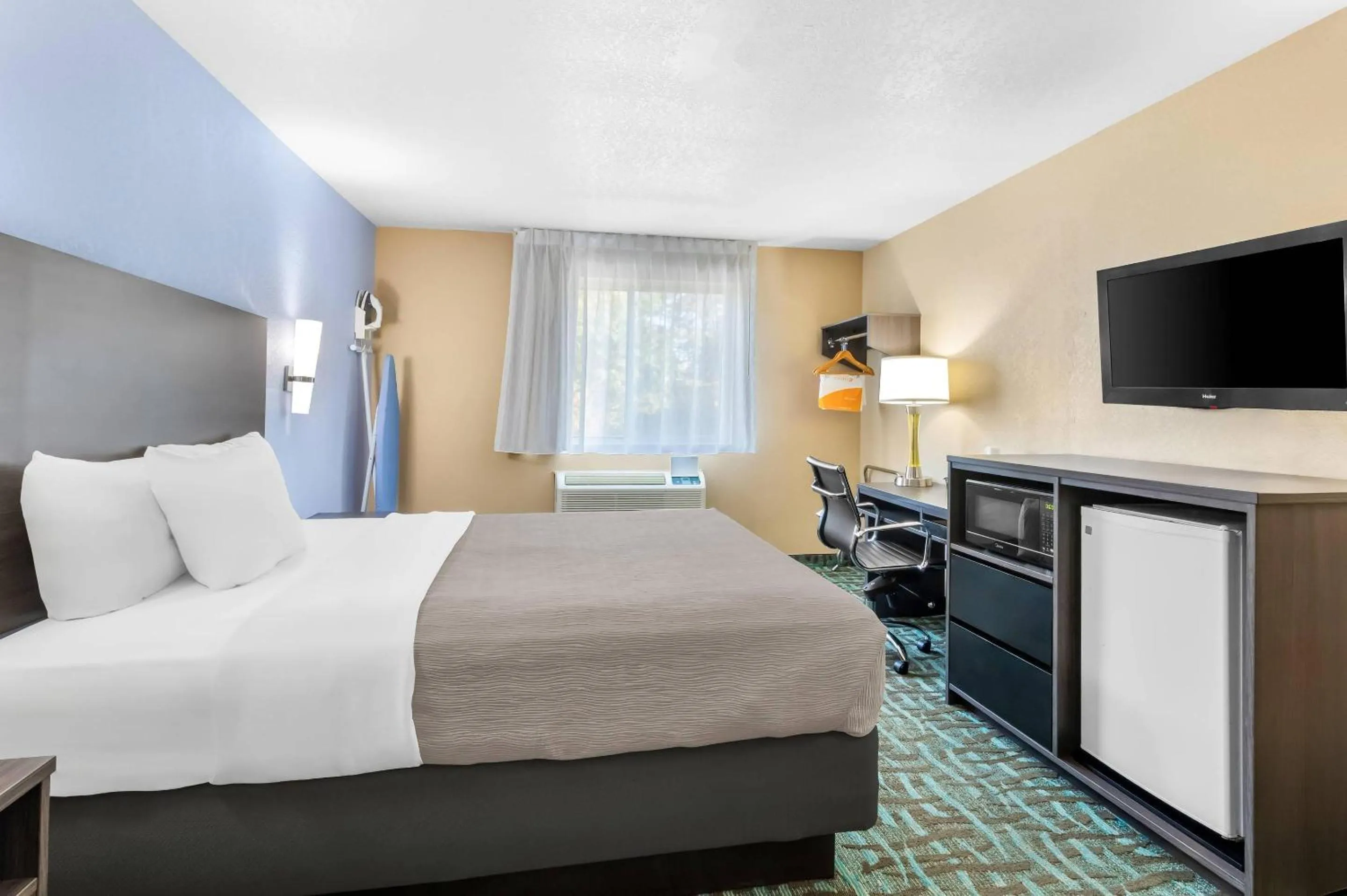 Bedroom, Bed in Quality Inn