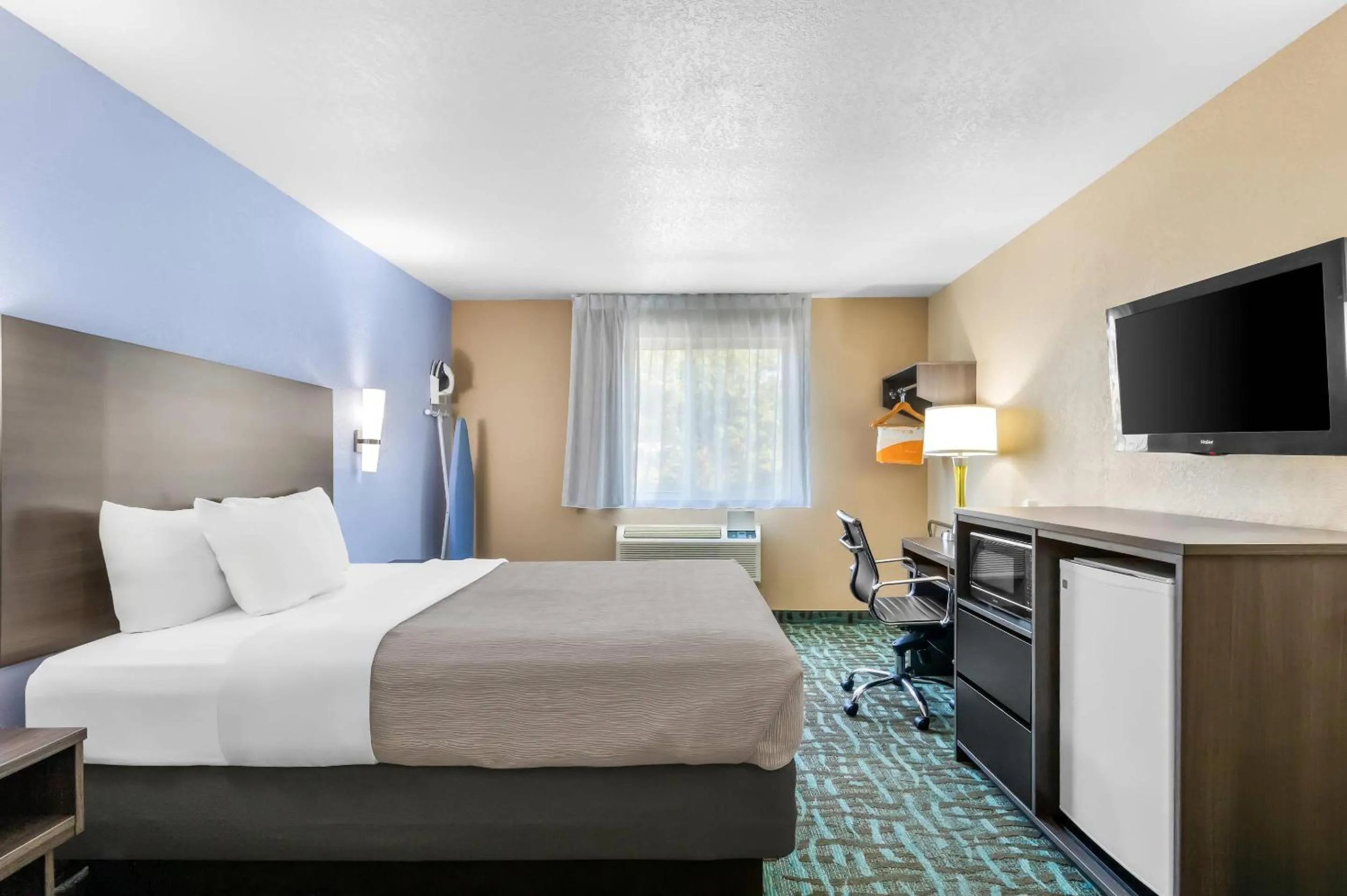 Bedroom, Bed in Quality Inn