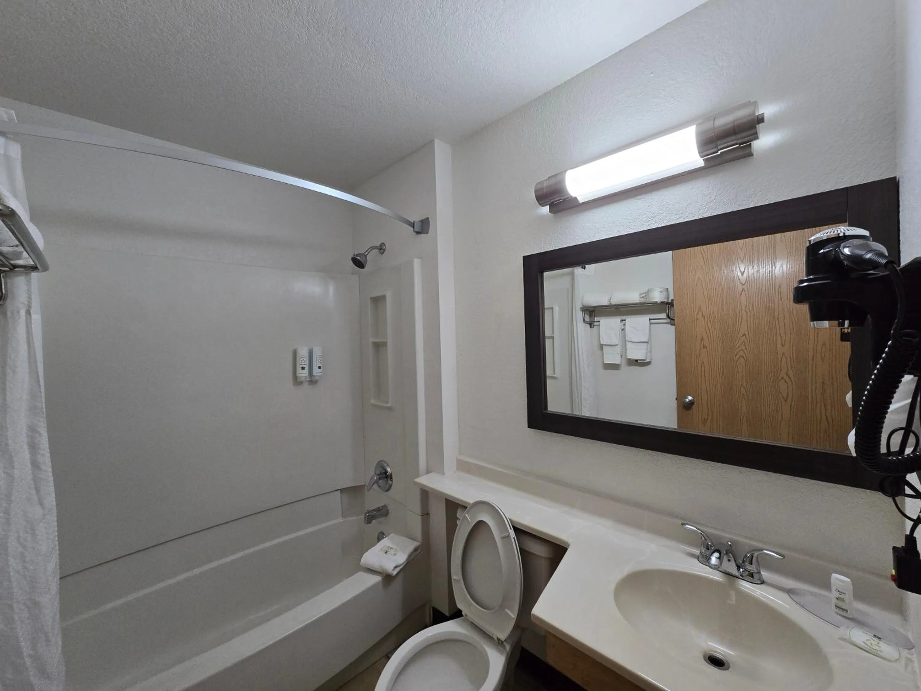 Shower in Quality Inn