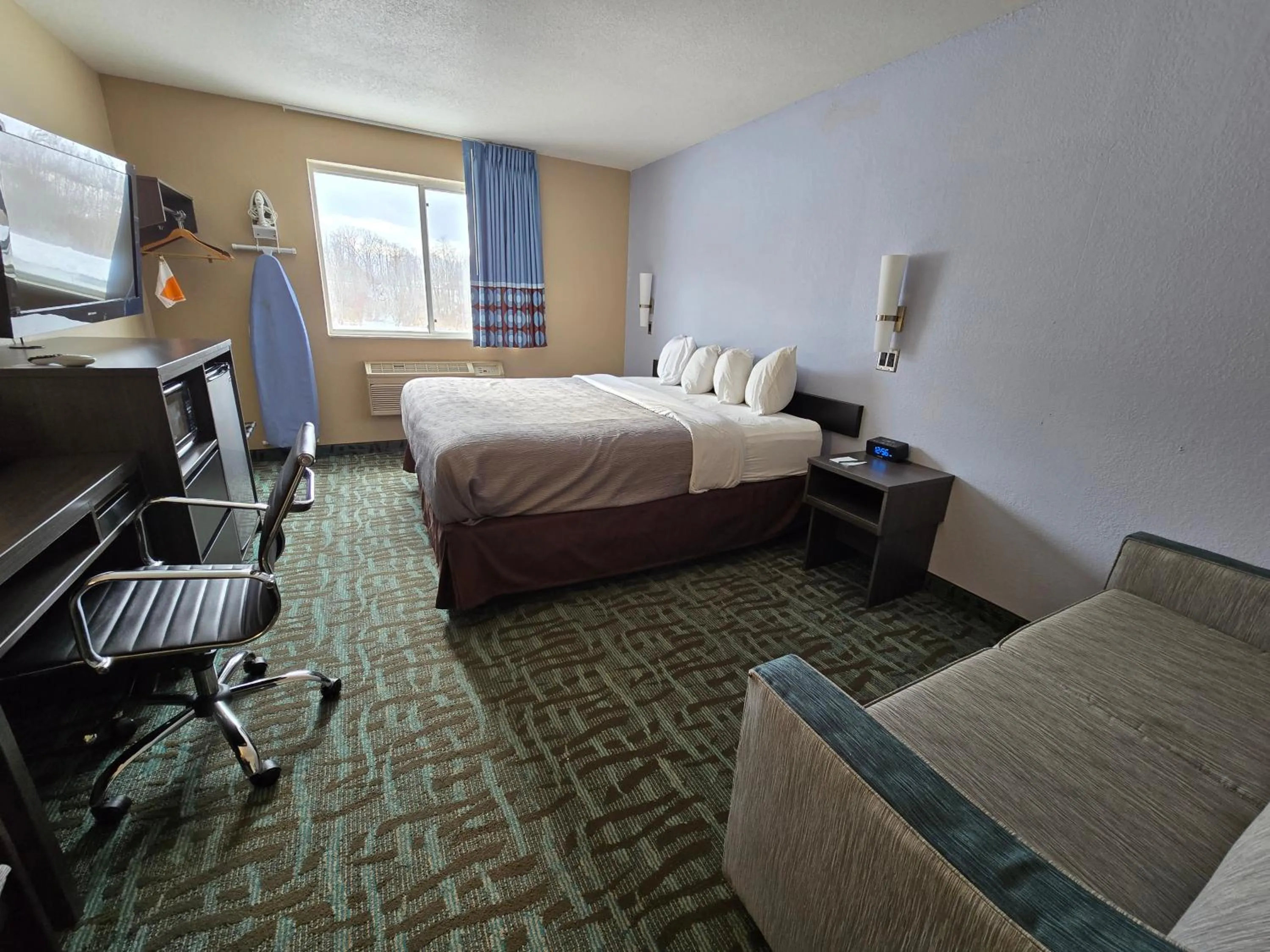 Photo of the whole room, Bed in Quality Inn