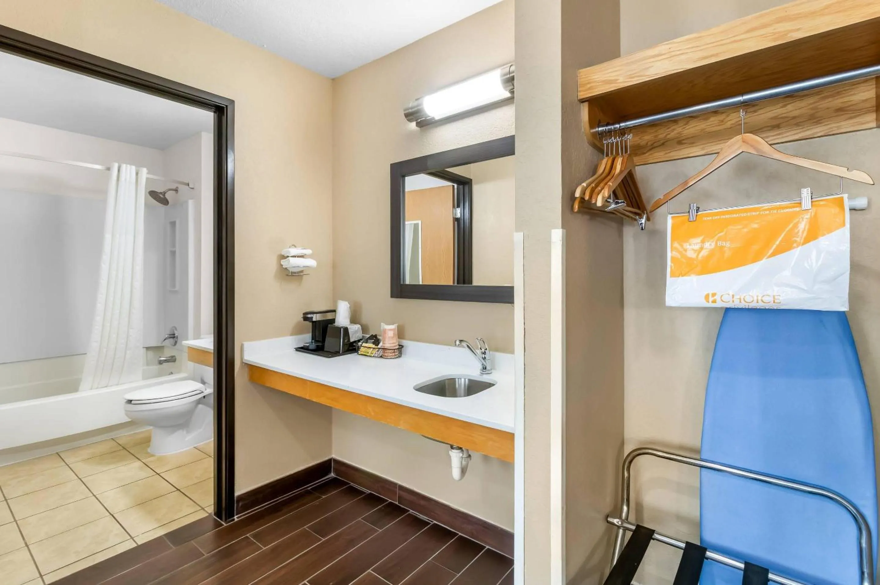 Bedroom in Quality Inn