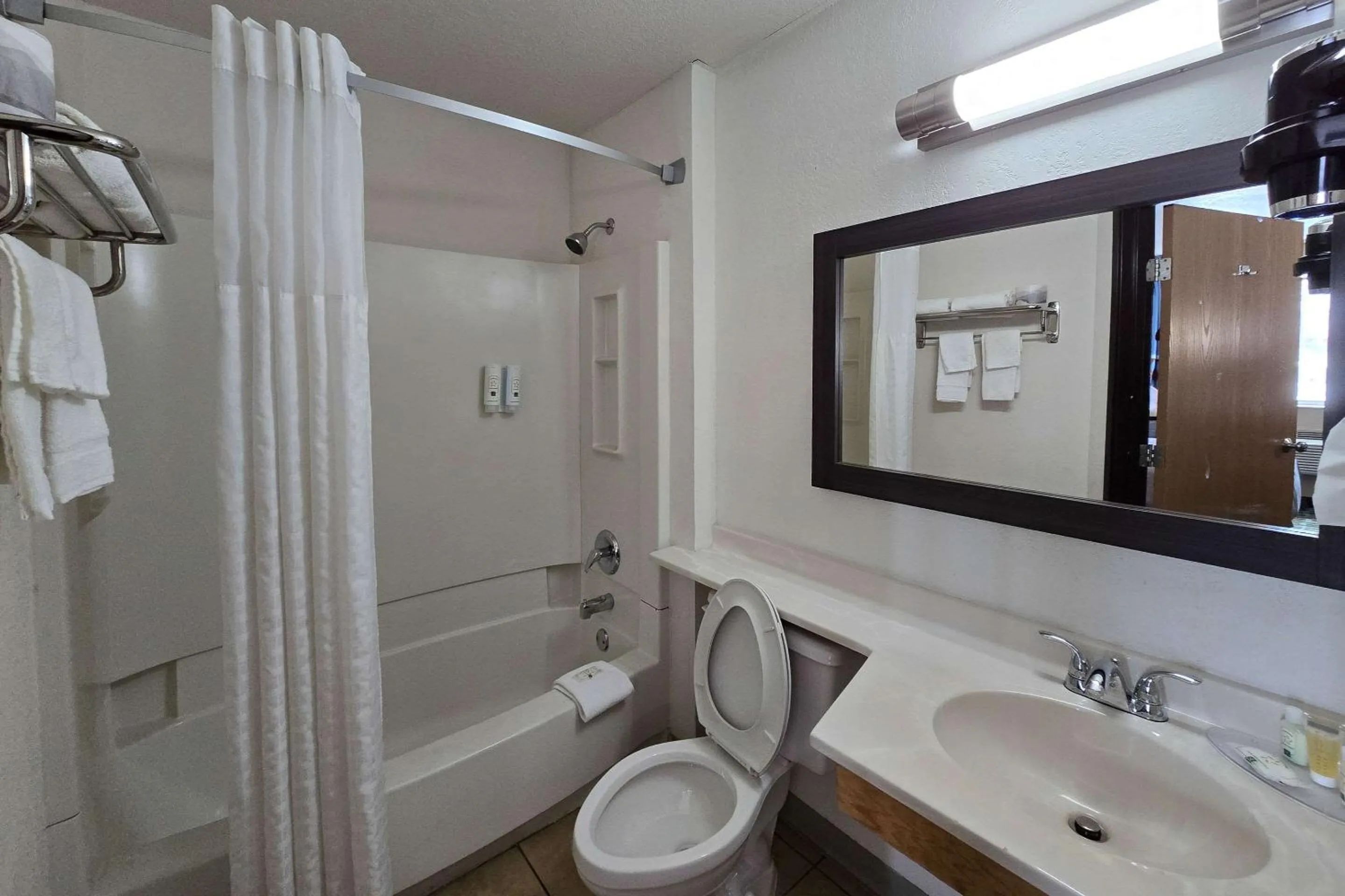 Bedroom in Super 8 by Wyndham Johnstown