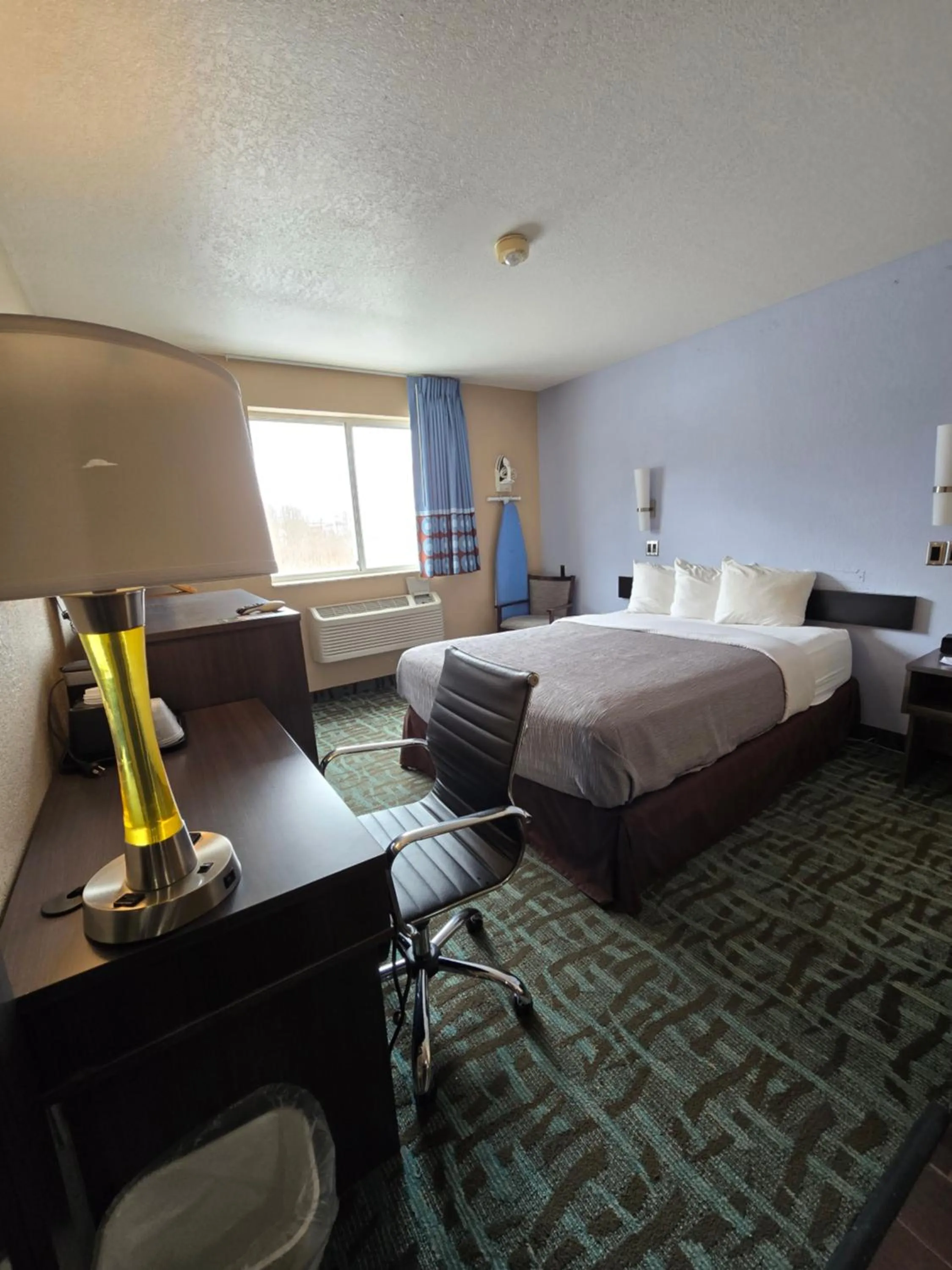 Photo of the whole room, Bed in Quality Inn