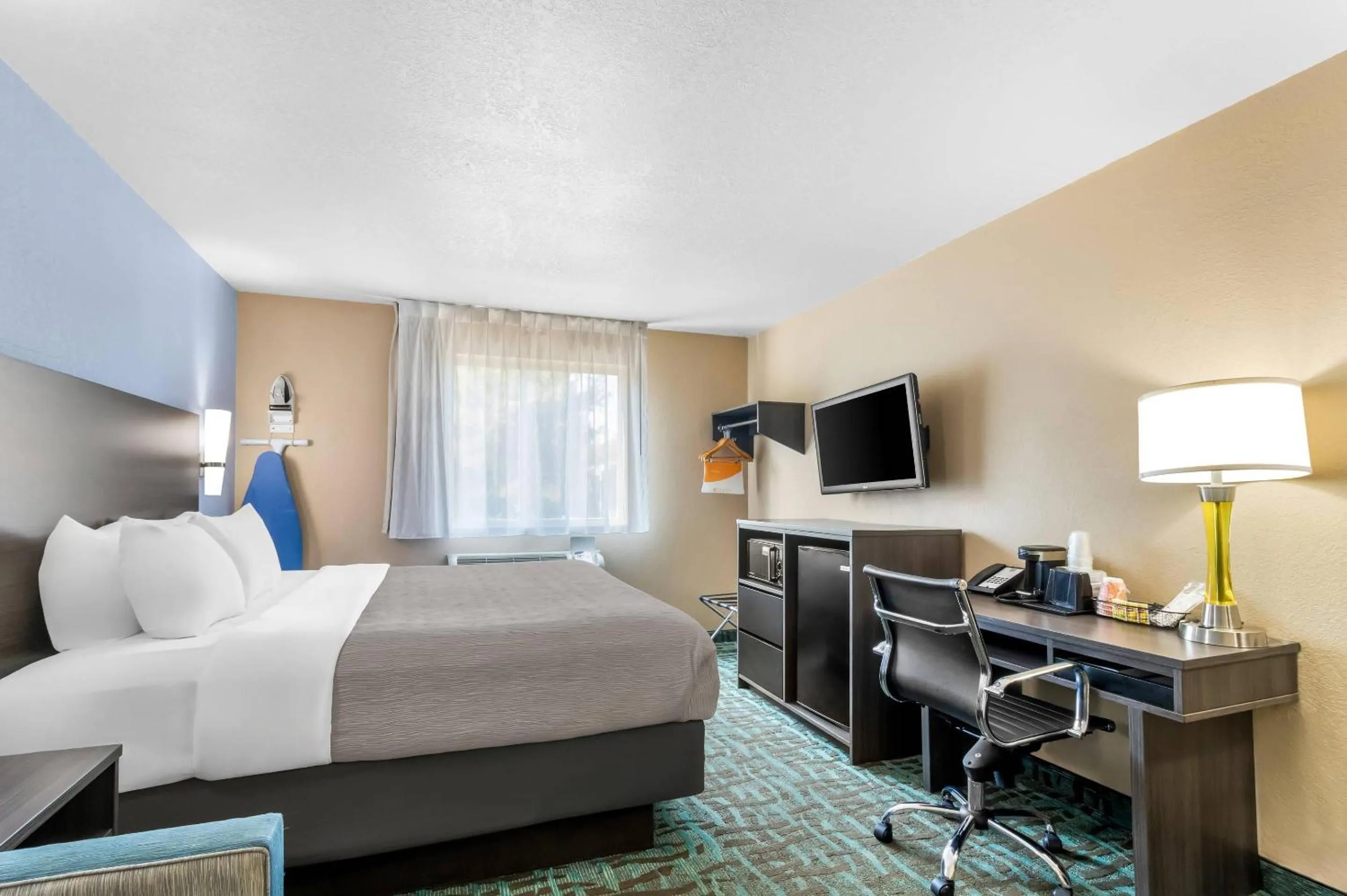 Bedroom, Bed in Quality Inn