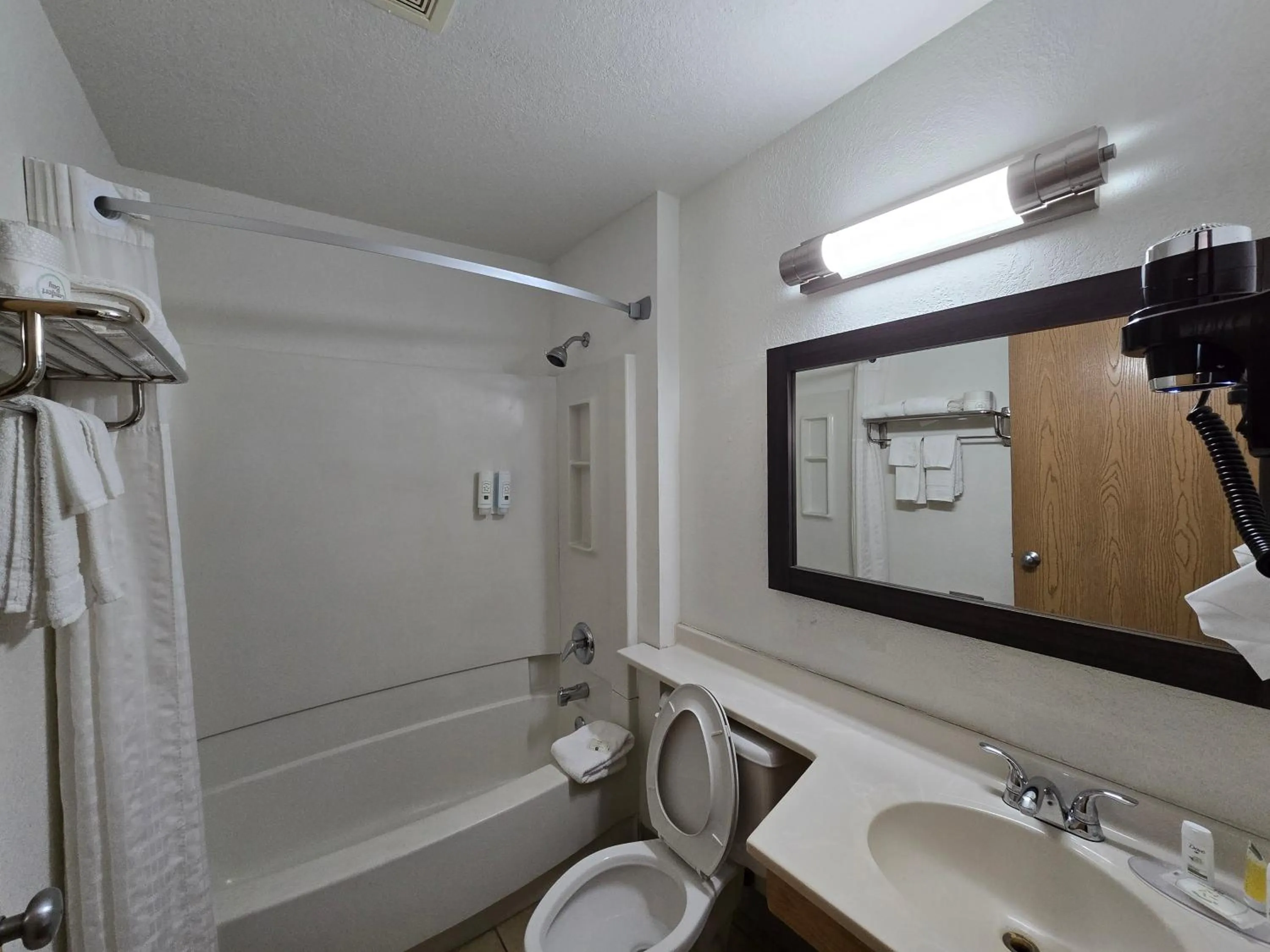 Shower in Quality Inn