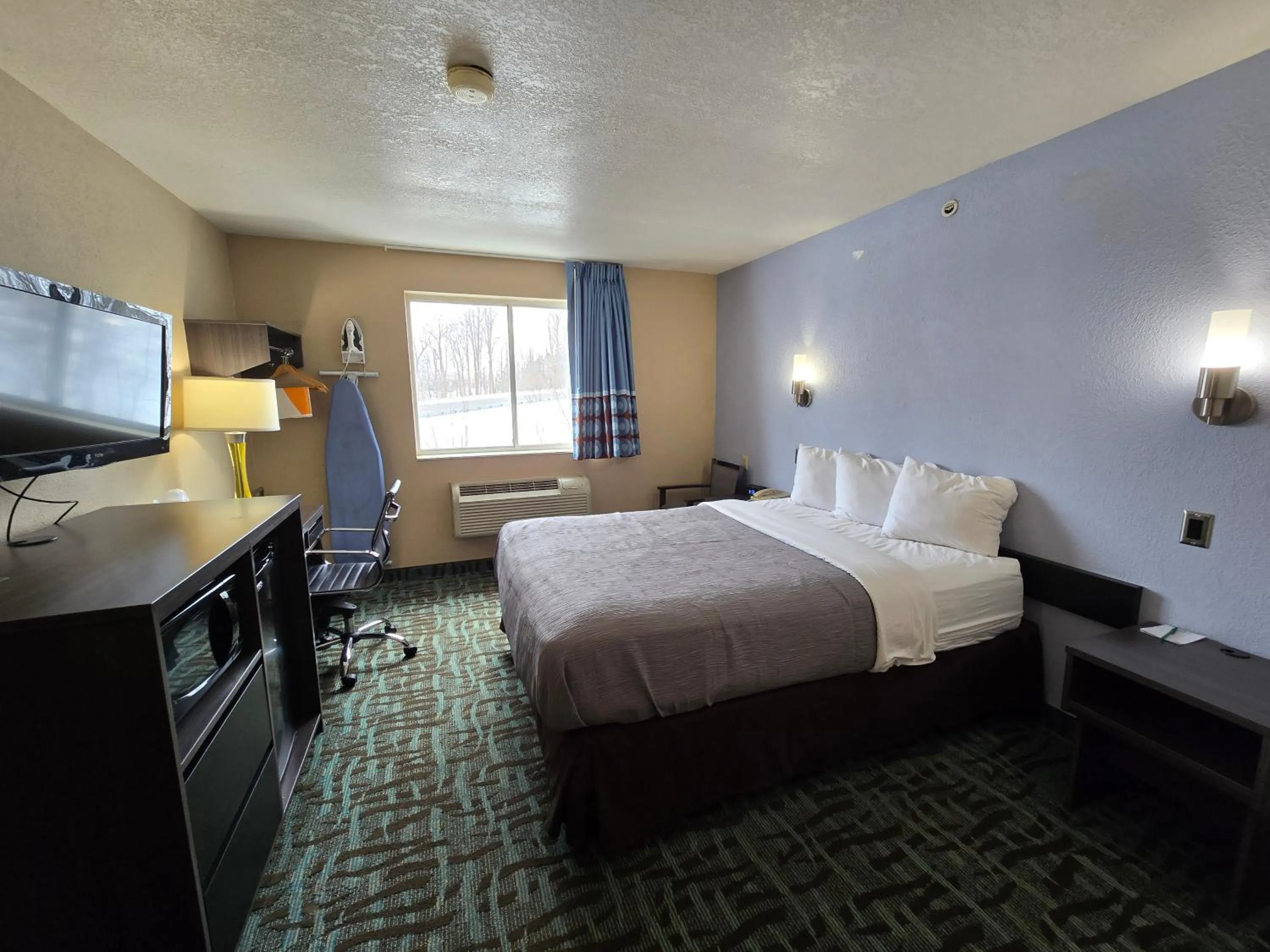 Photo of the whole room, Bed in Quality Inn