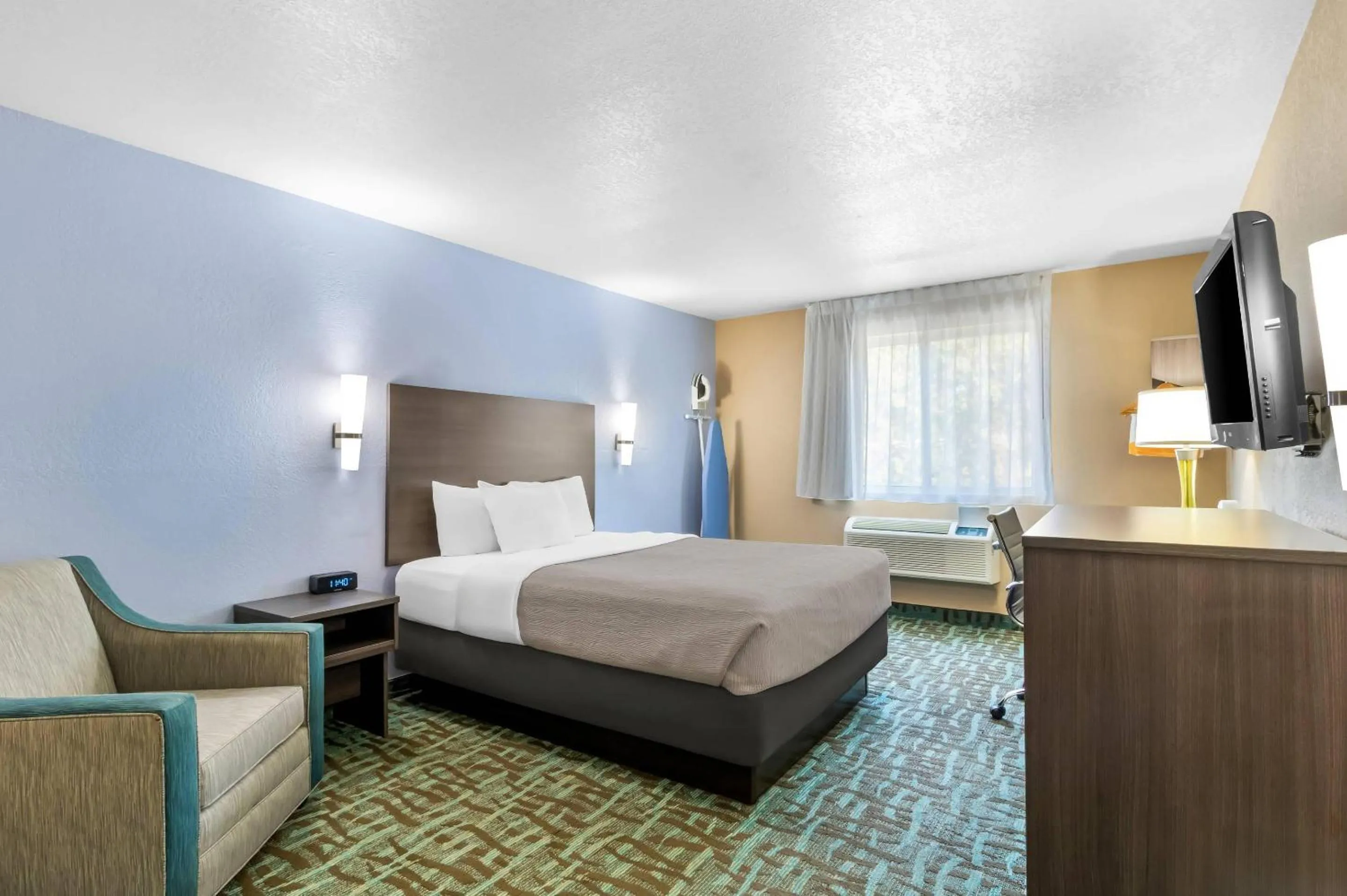 Bedroom, Bed in Quality Inn