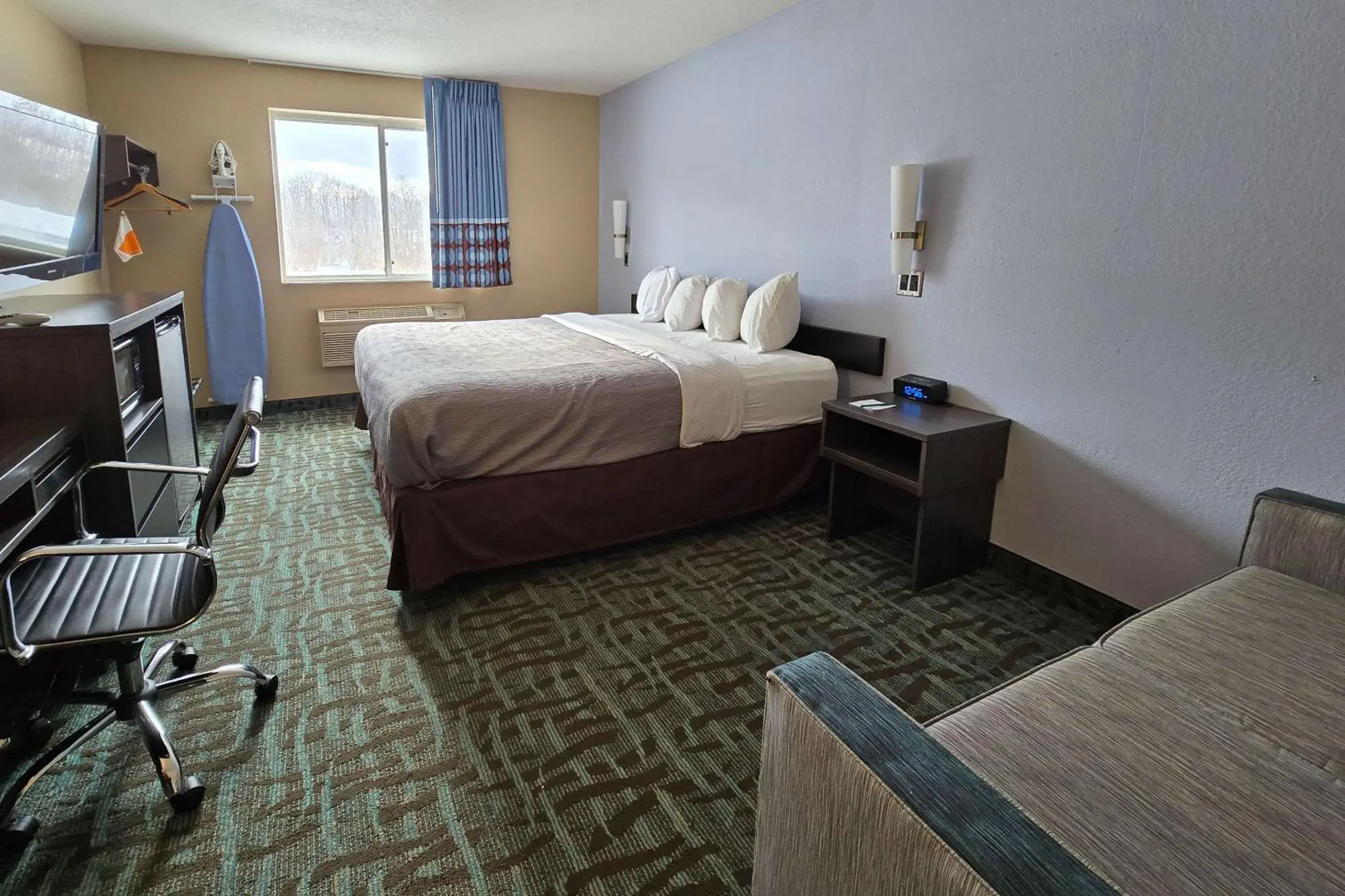 Bedroom, Bed in Super 8 by Wyndham Johnstown Bedroom, Bed in Super 8 by Wyndham Johnstown