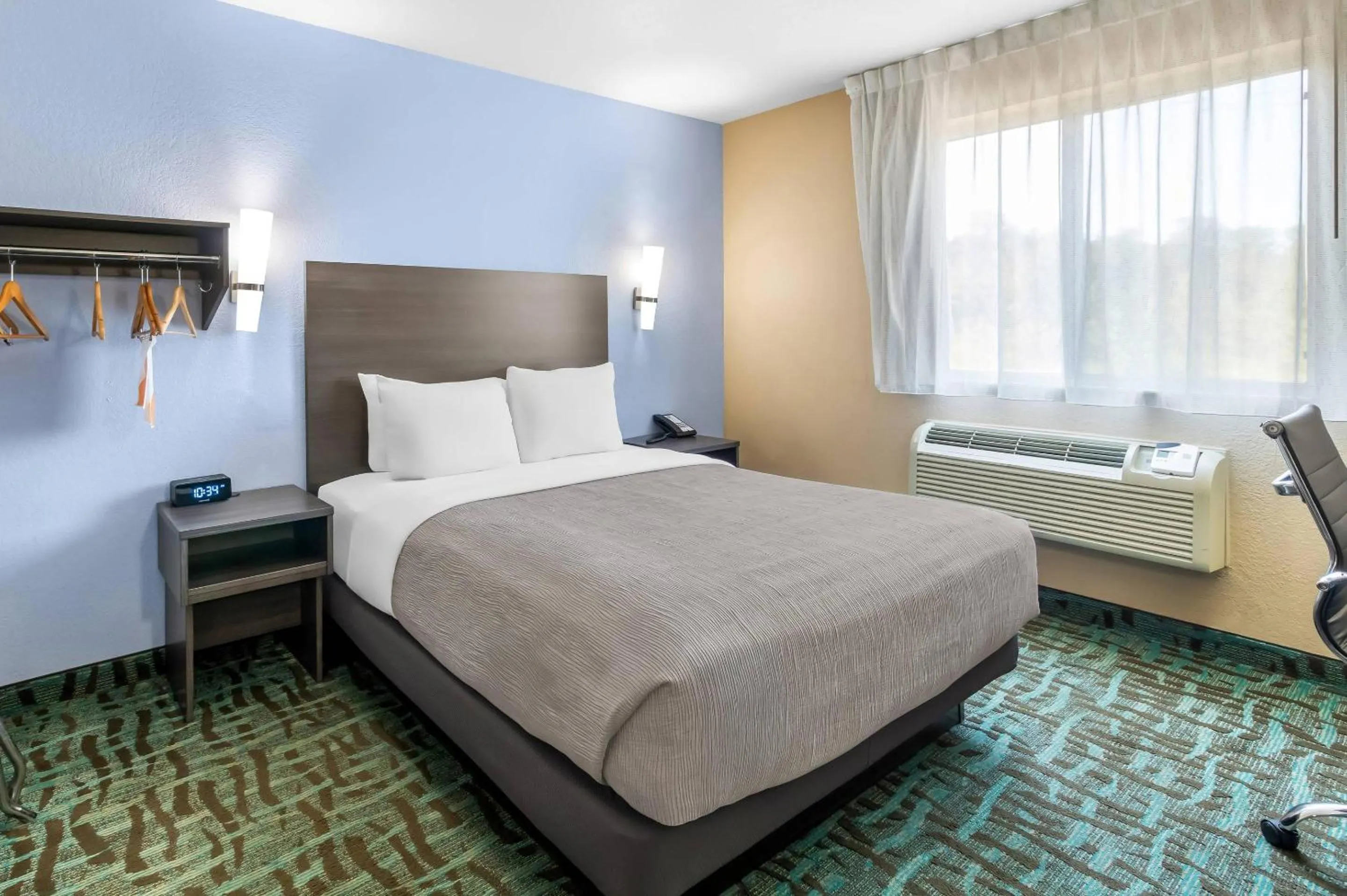 Bedroom, Bed in Quality Inn