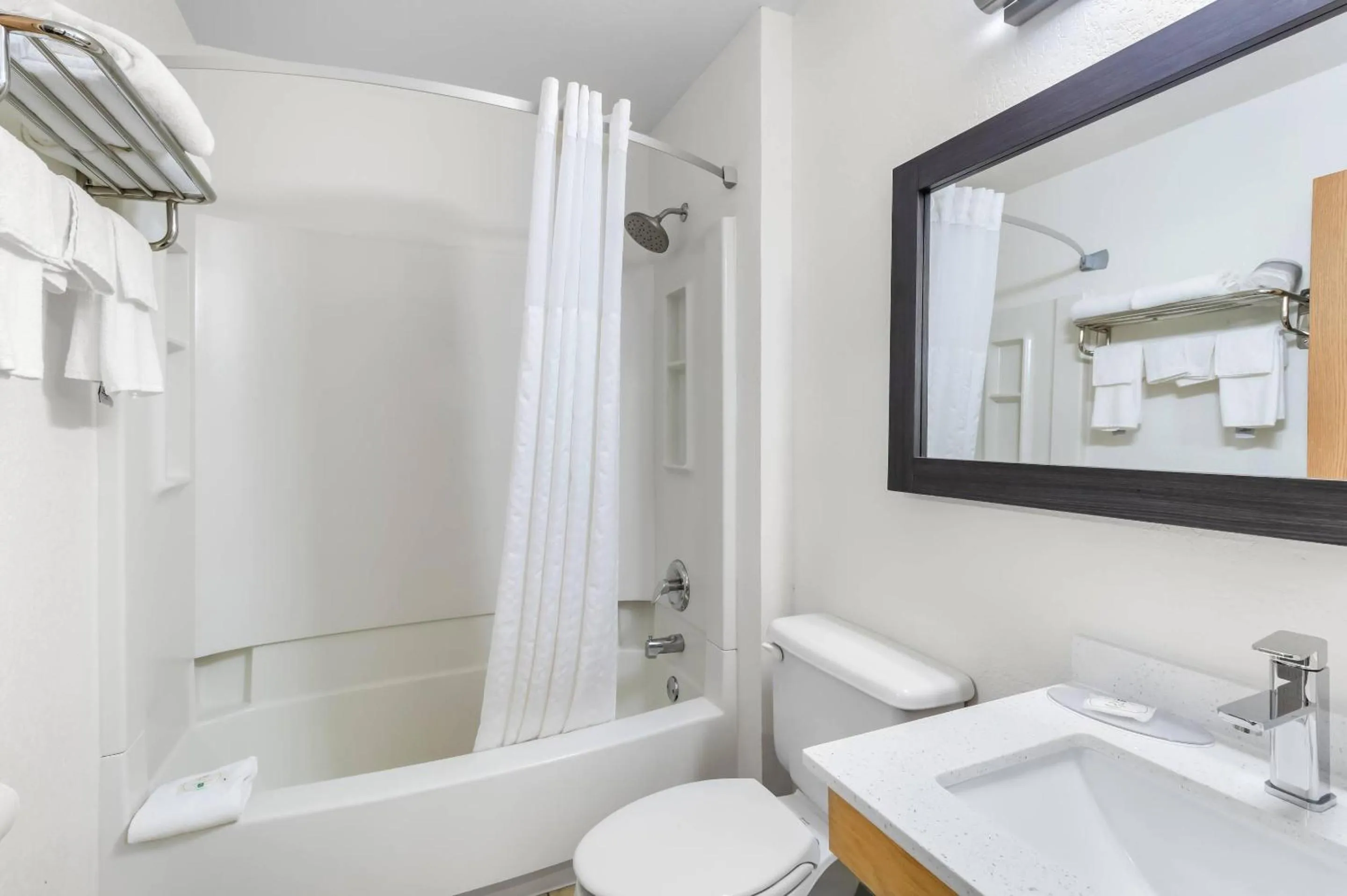 Bedroom in Quality Inn