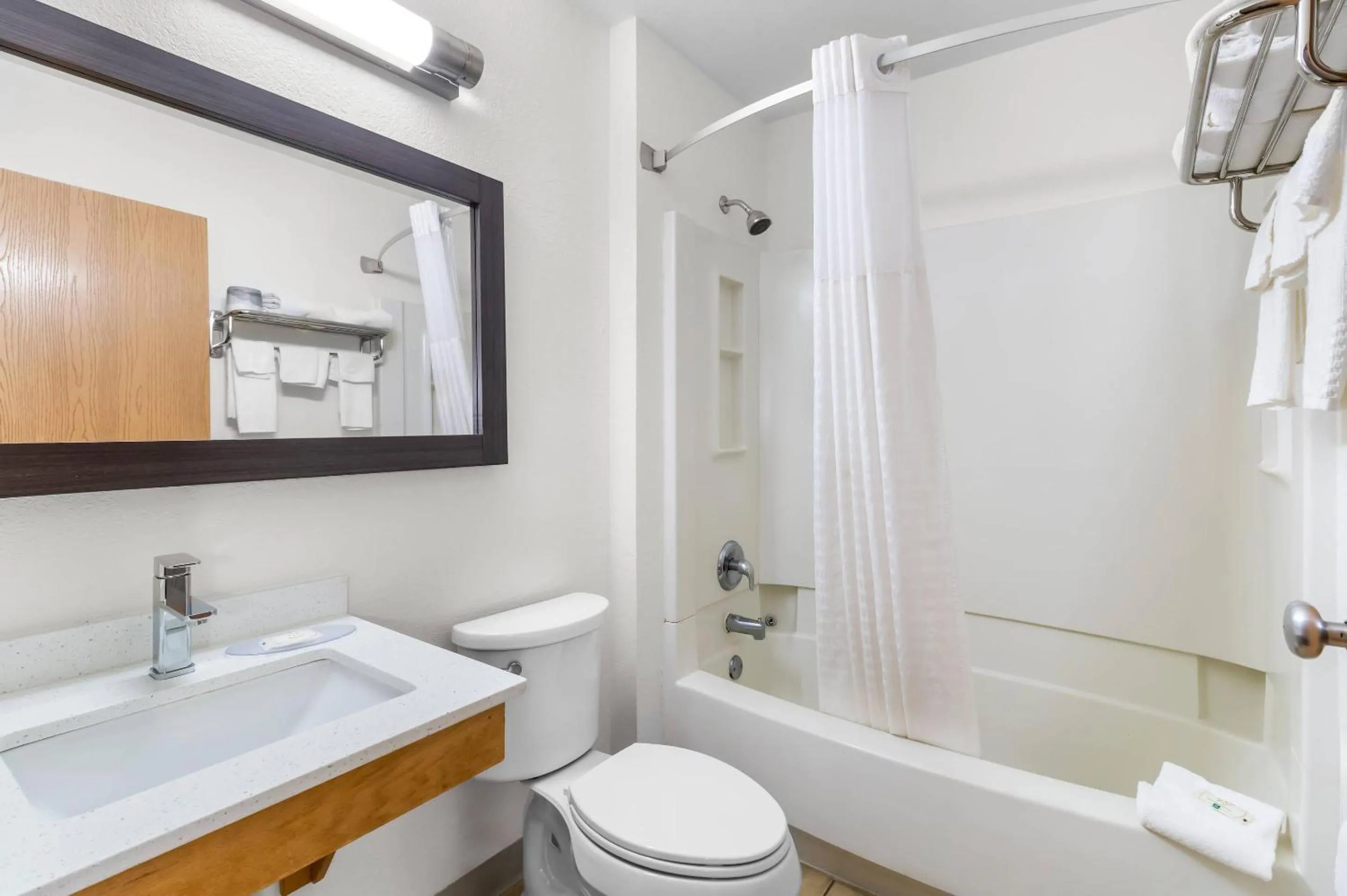 Bedroom in Quality Inn