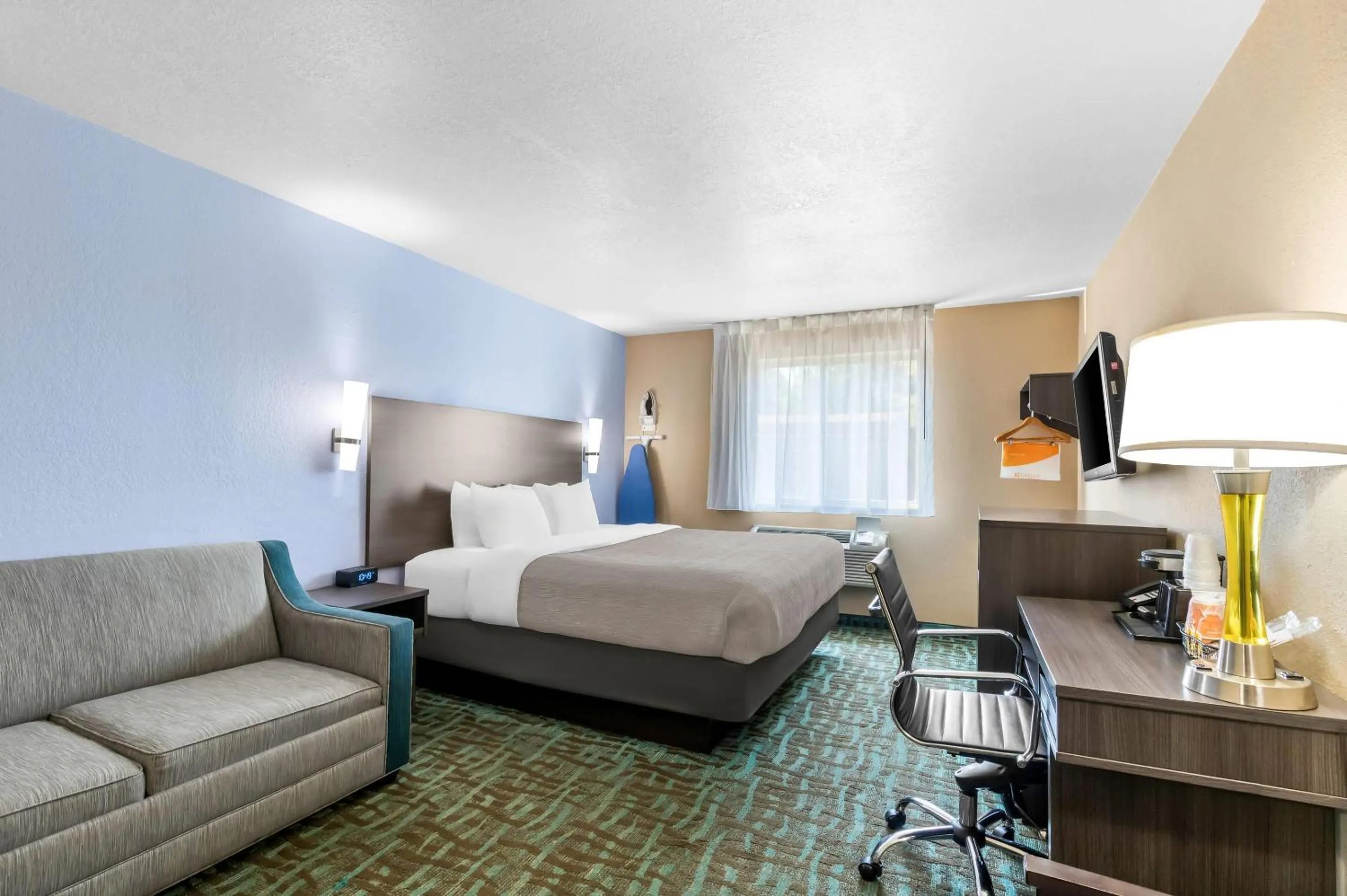 Bedroom, Bed in Quality Inn