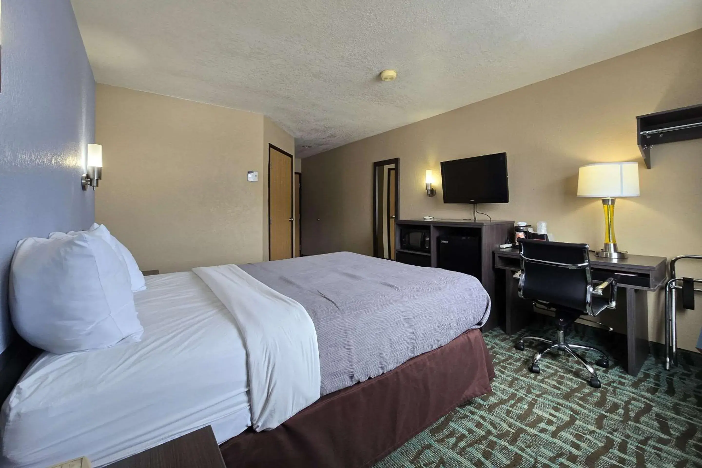 Bedroom, Bed in Quality Inn Bedroom, Bed in Quality Inn