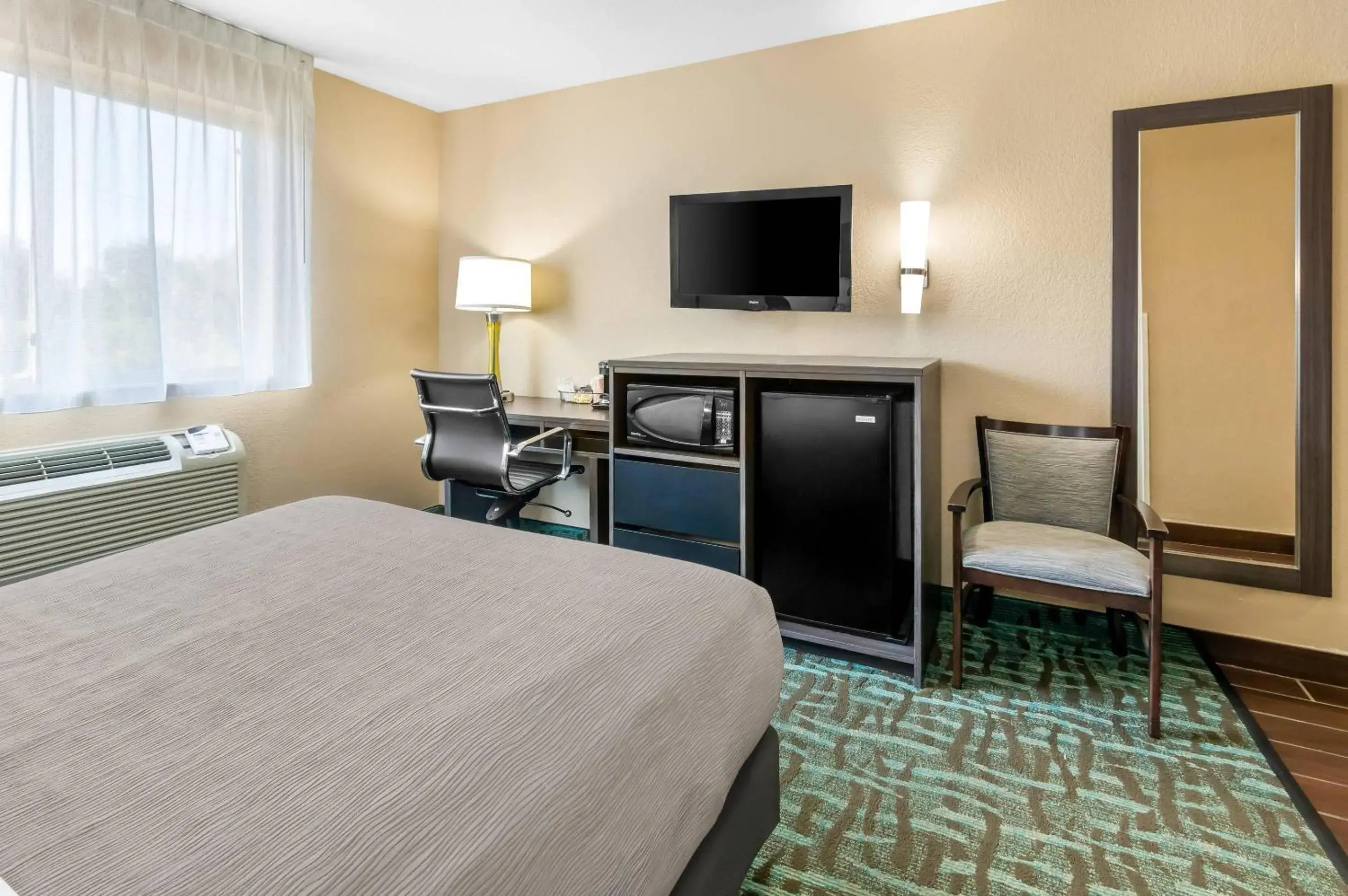 Bedroom, Bed in Quality Inn Bedroom, Bed in Quality Inn