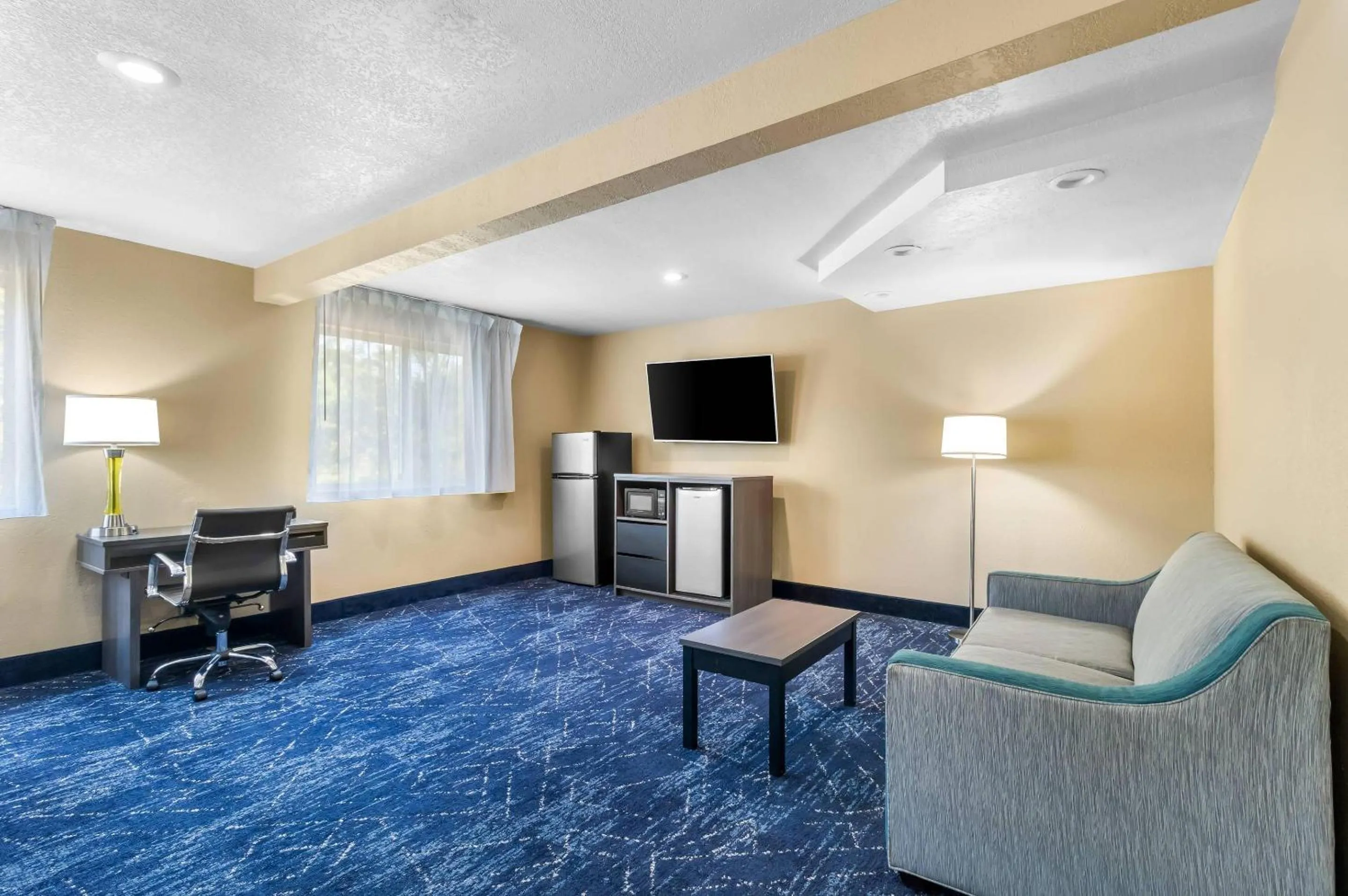 Bedroom in Quality Inn