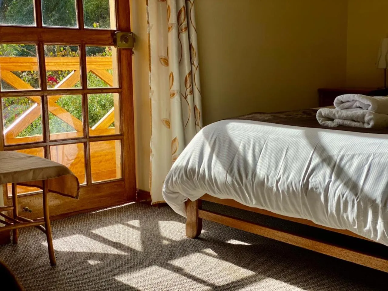 Dining area, Bed in Apu Lodge