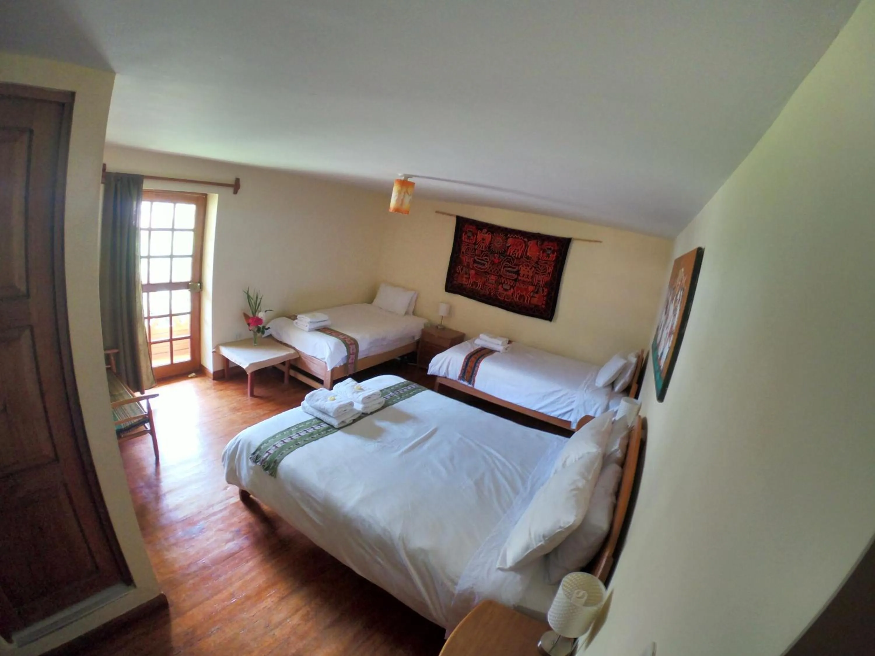 Photo of the whole room, Bed in Apu Lodge