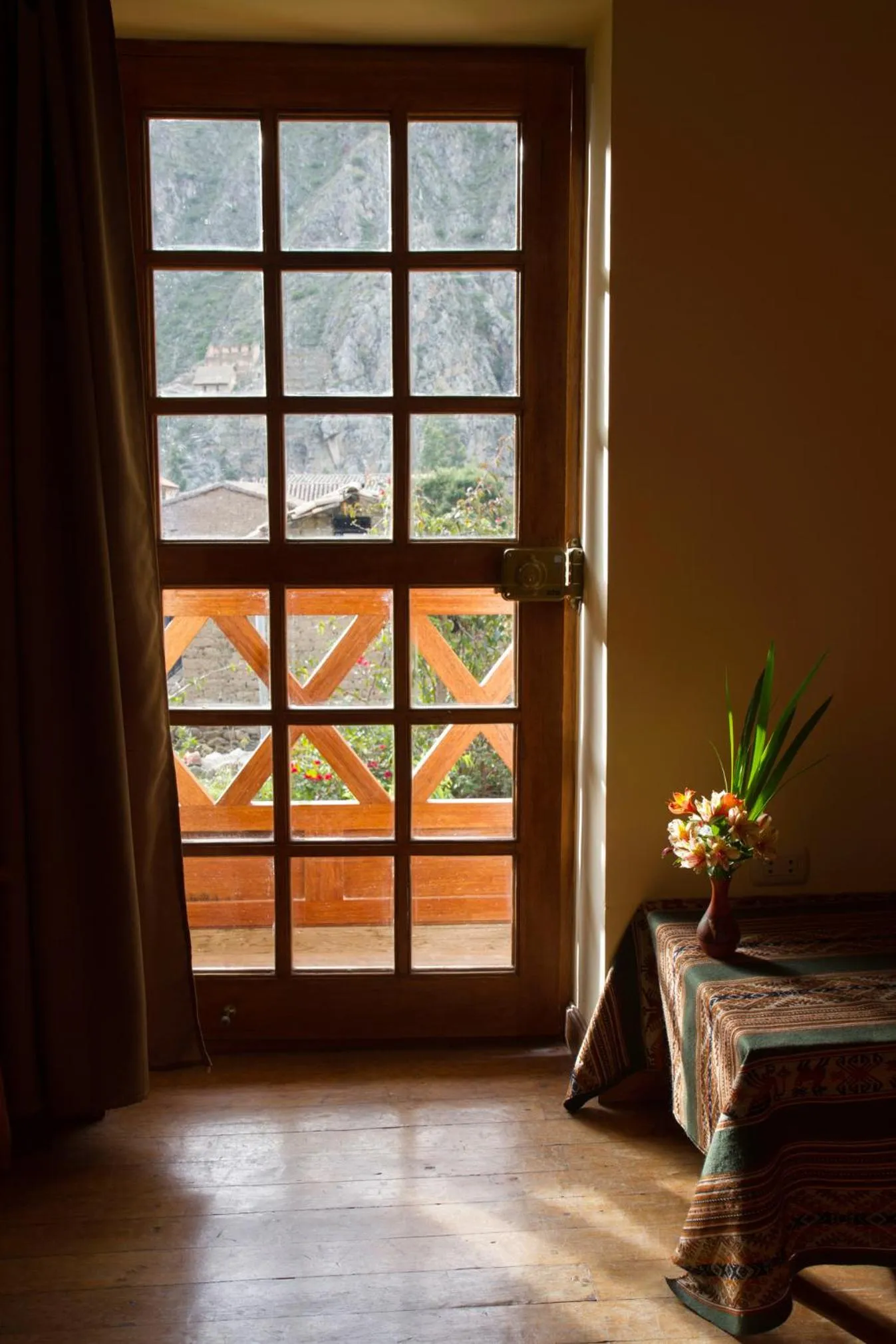 Decorative detail in Apu Lodge