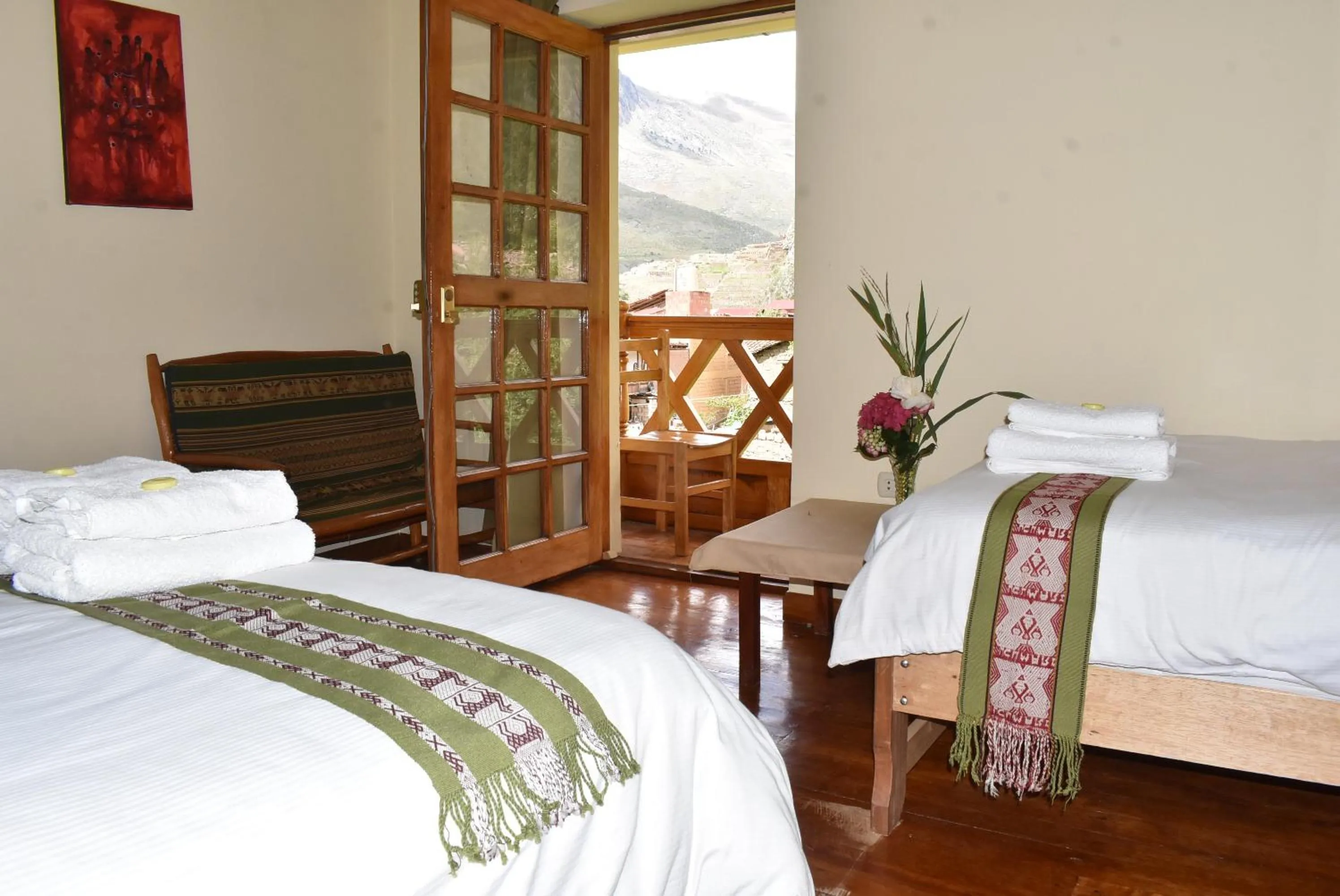 Dining area, Bed in Apu Lodge